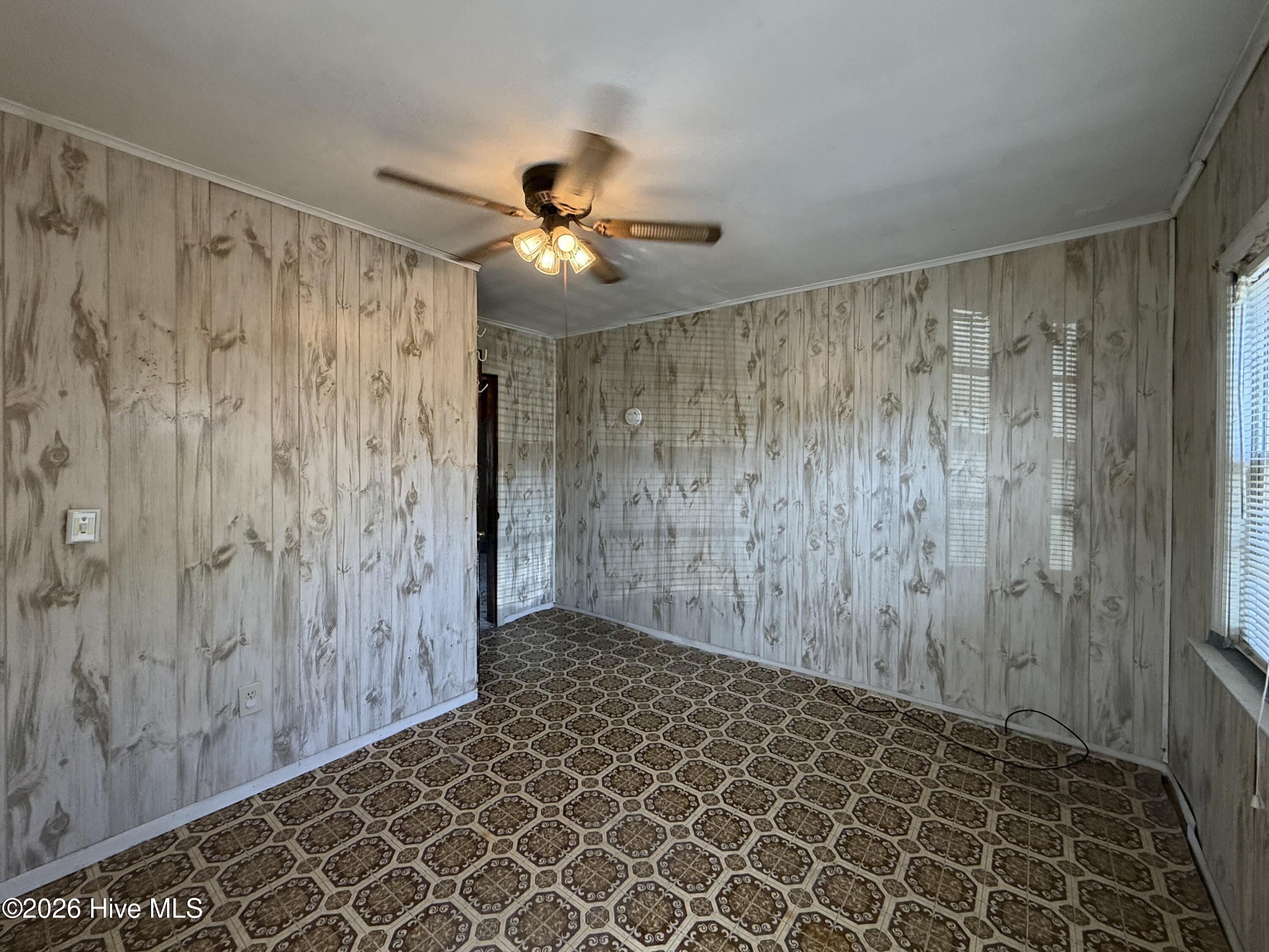 100568518 | Photo 13