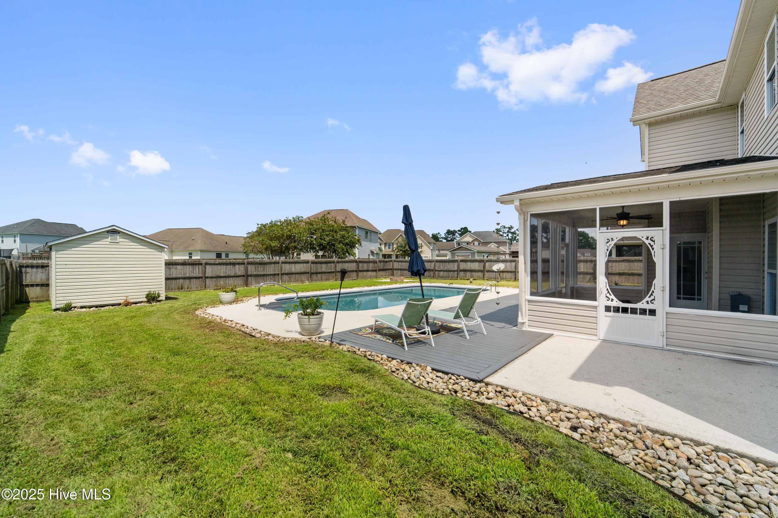 100525842 | Photo 73