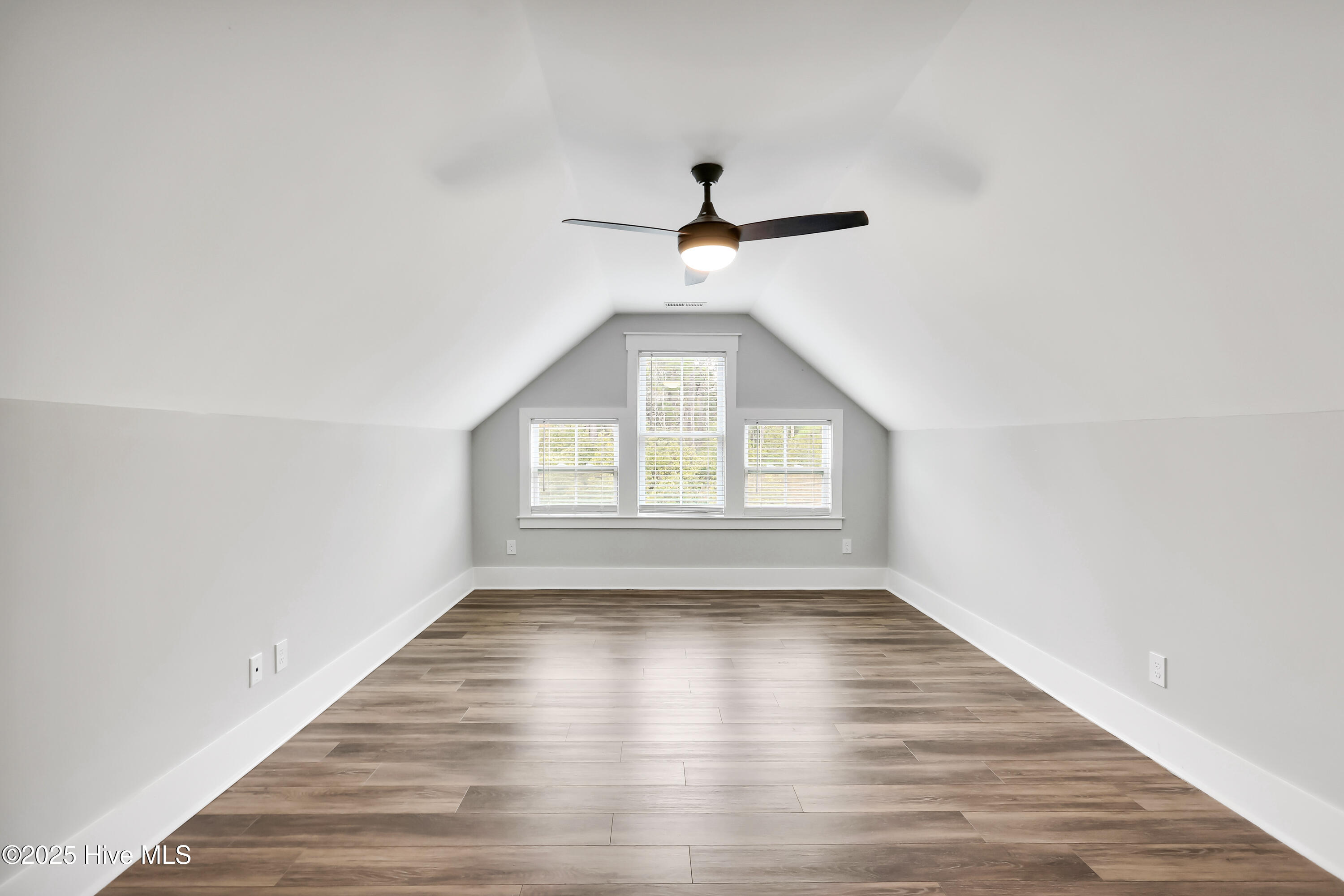 100544245 | Photo 37