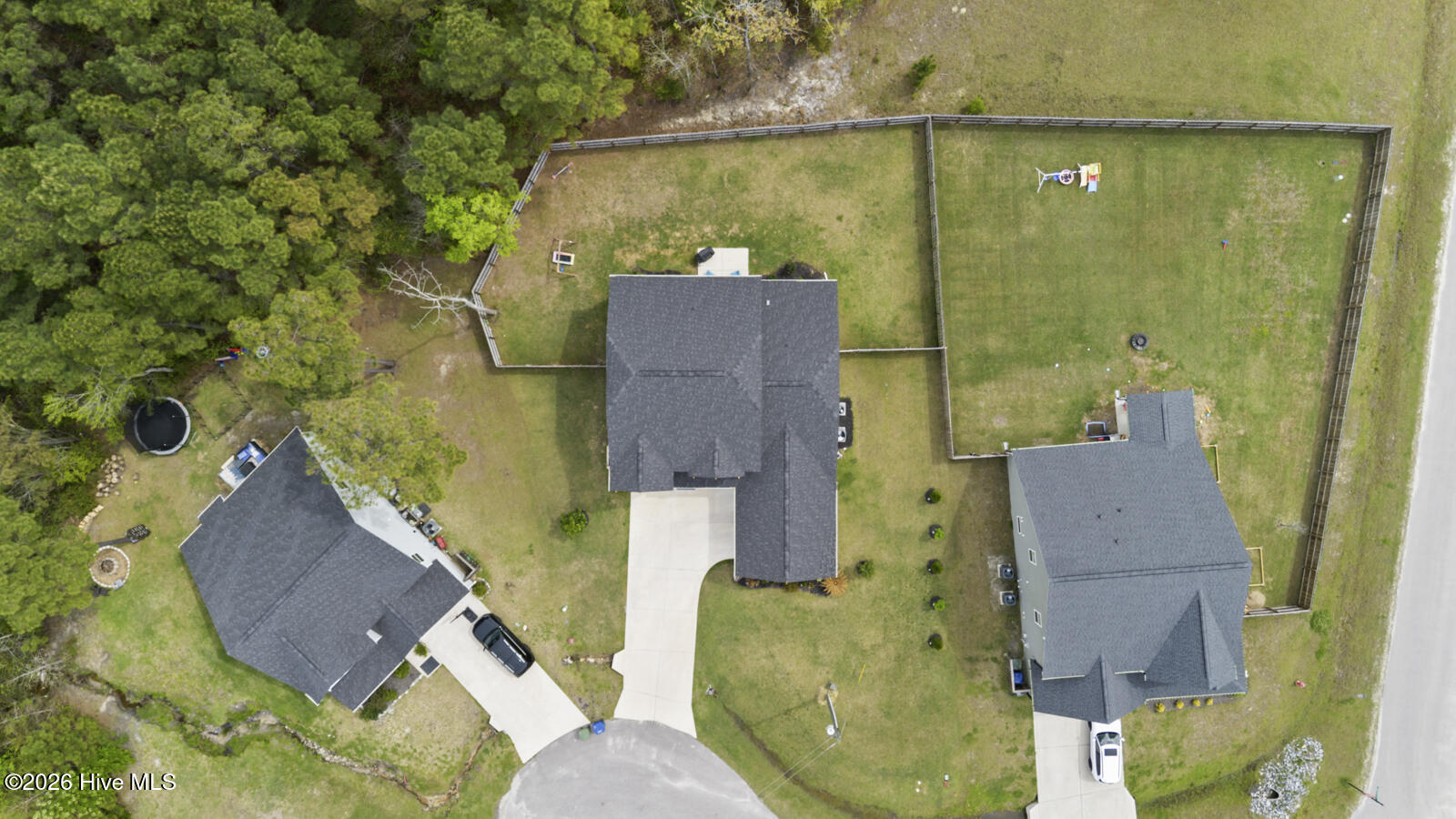 100565917 | Photo 51