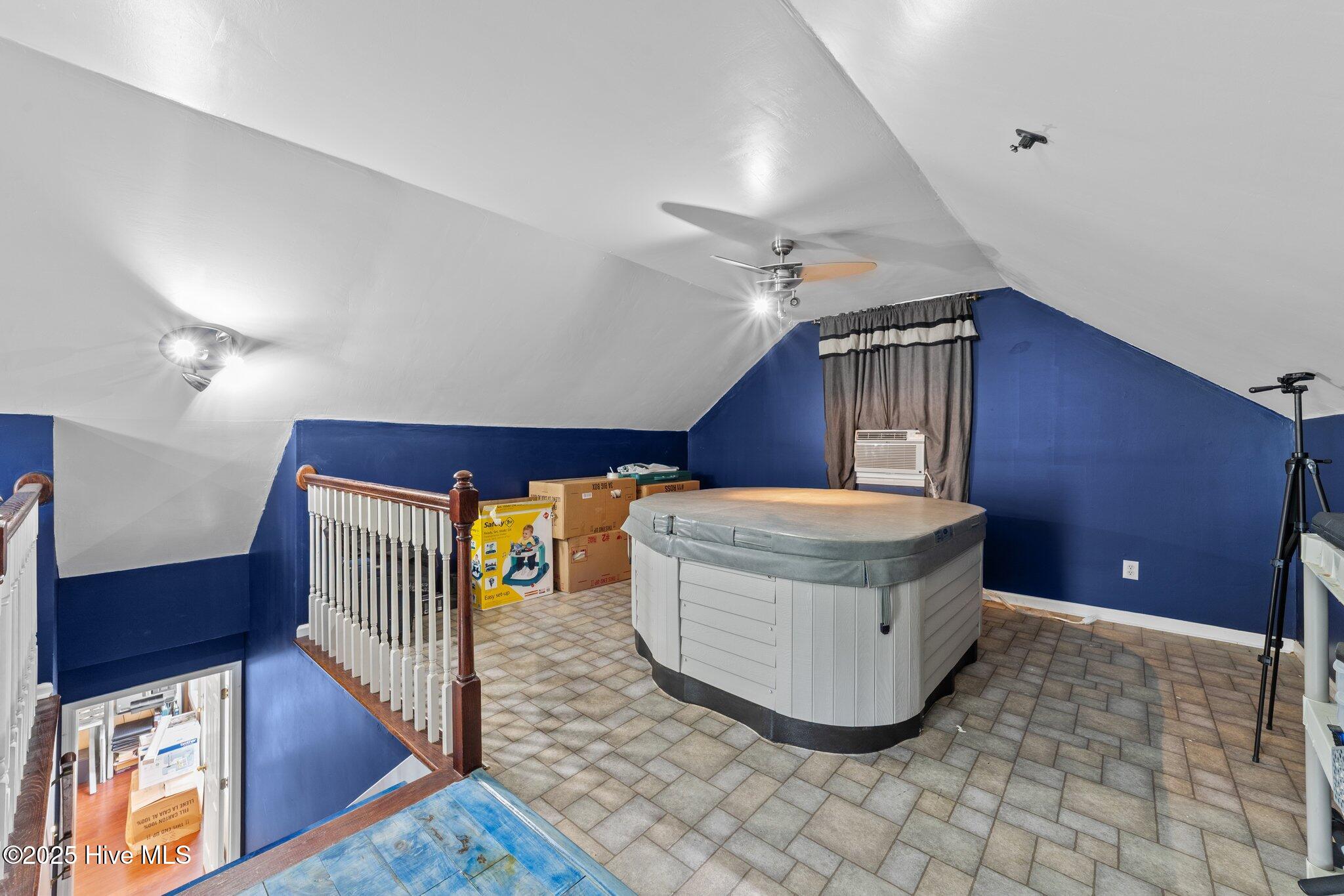 100513864 | Photo 35