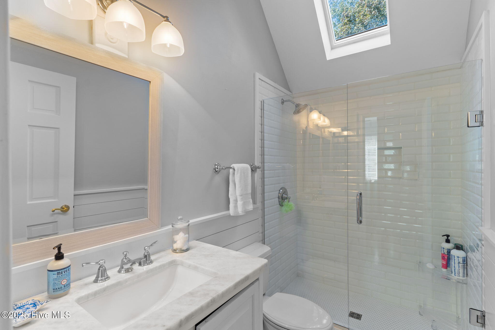 100537269 | Photo 64