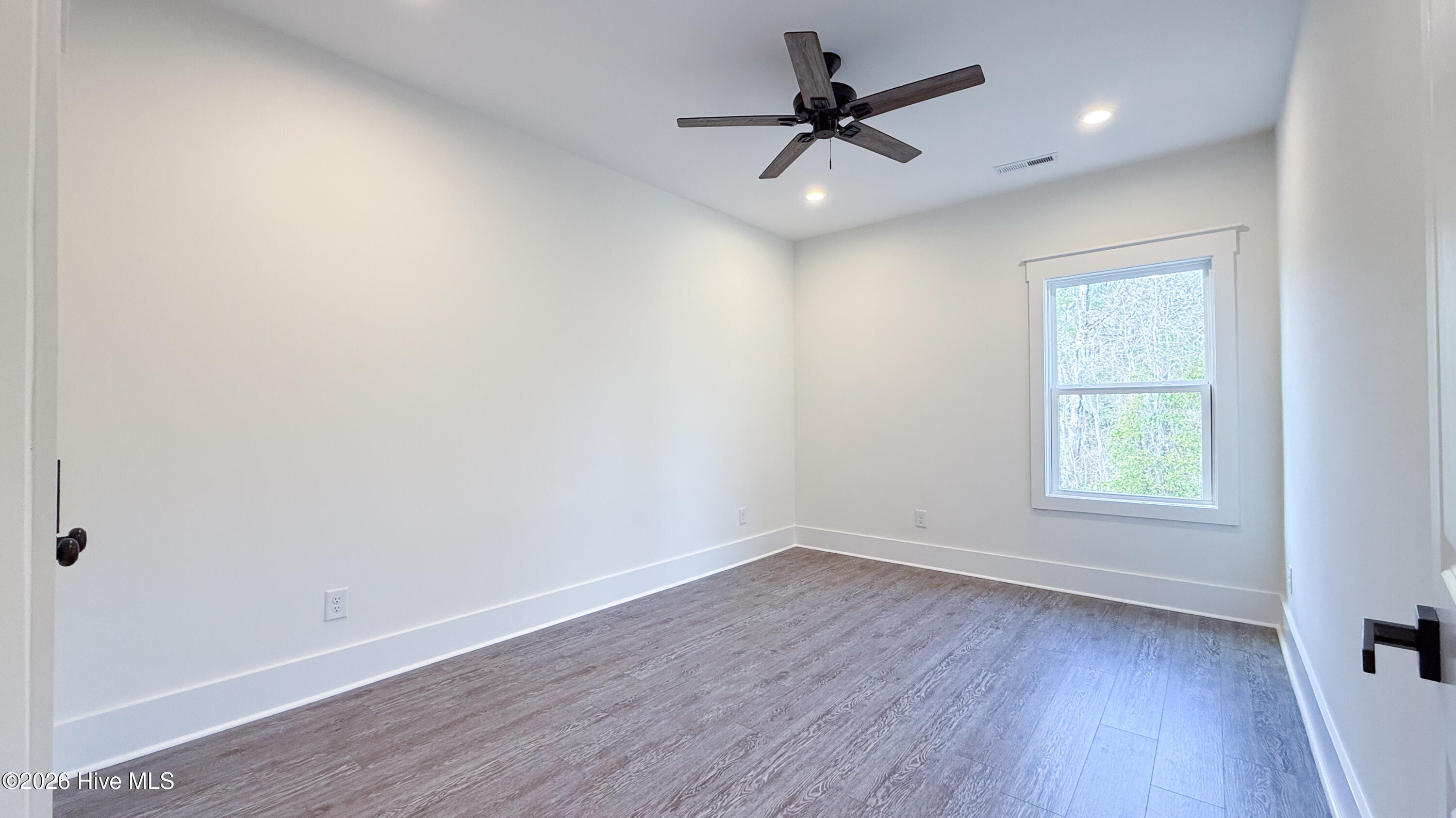 100550170 | Photo 21