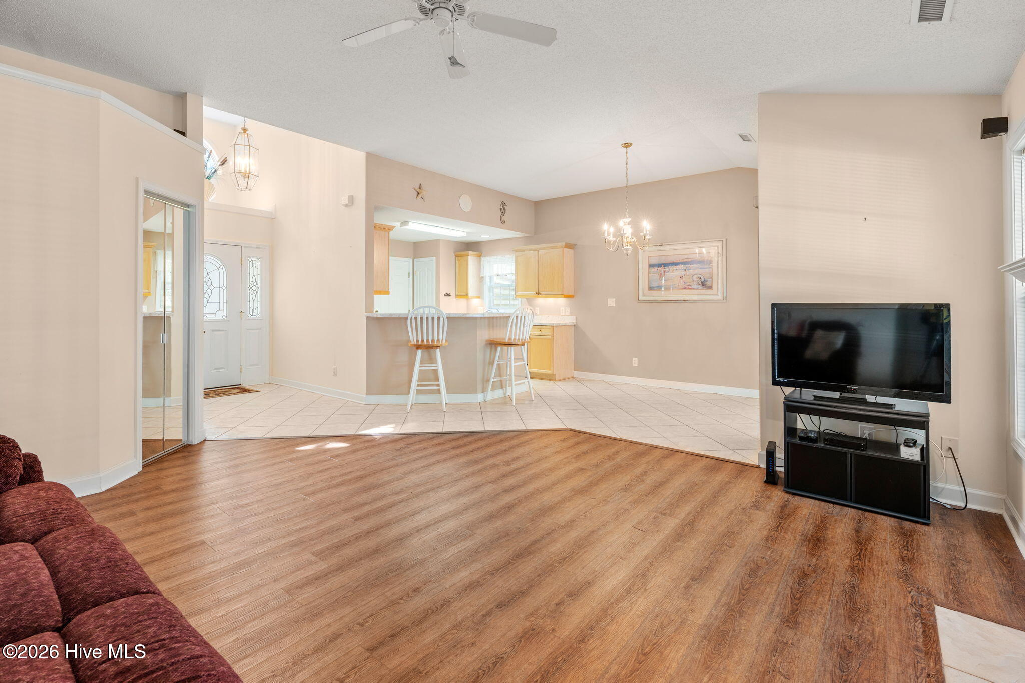 100567184 | Photo 12