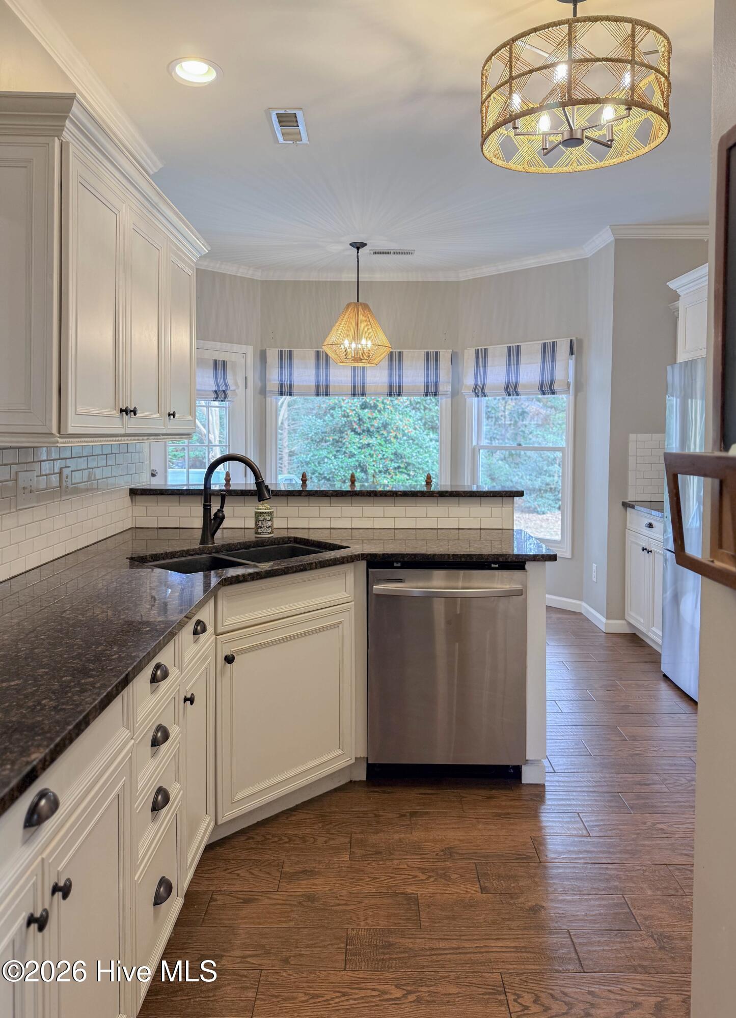 100549521 | Photo 28