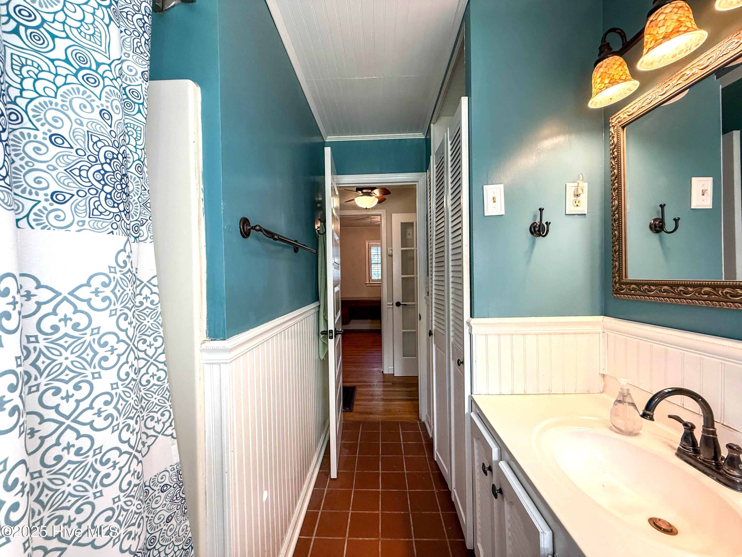 100537869 | Photo 37