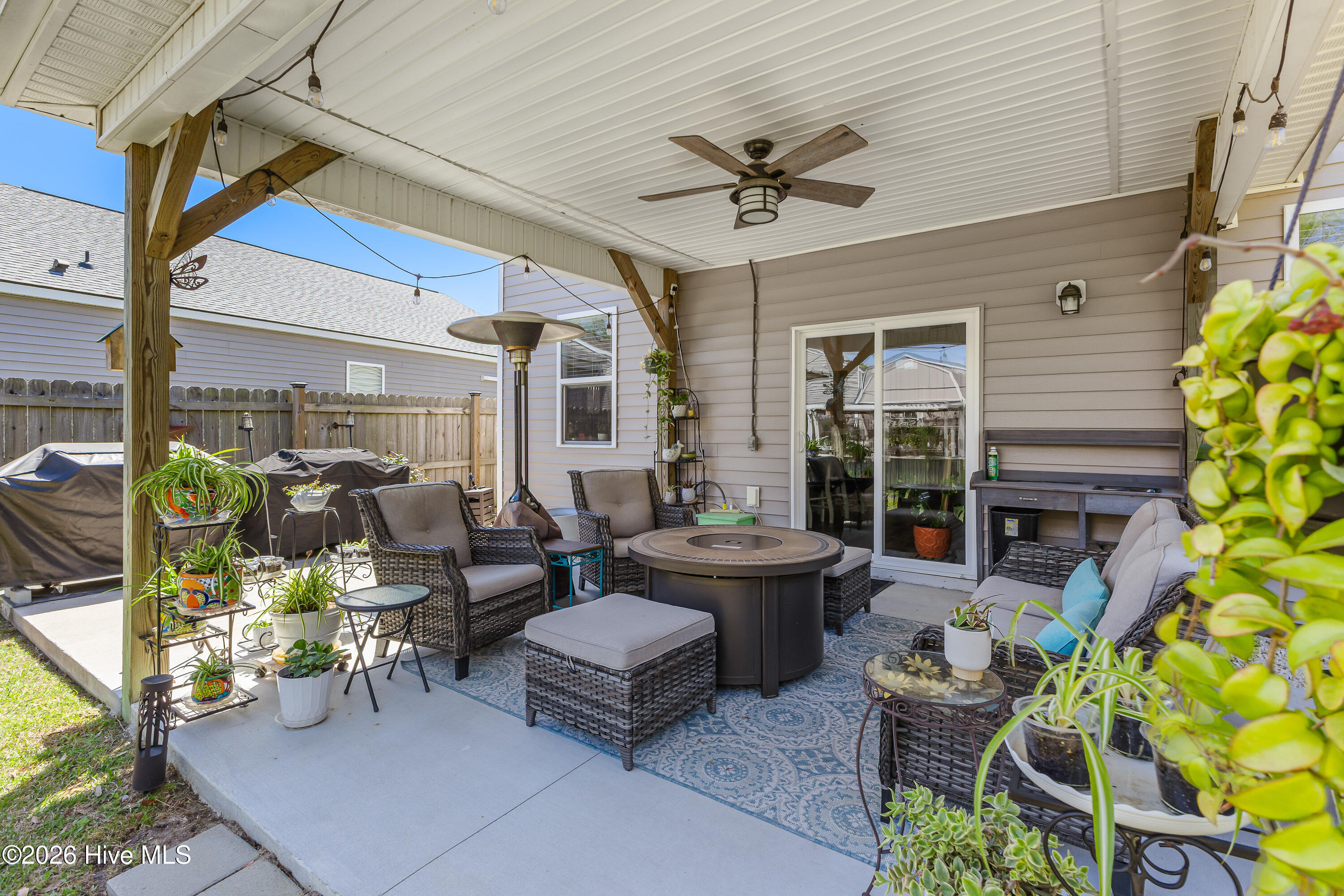 100565861 | Photo 56