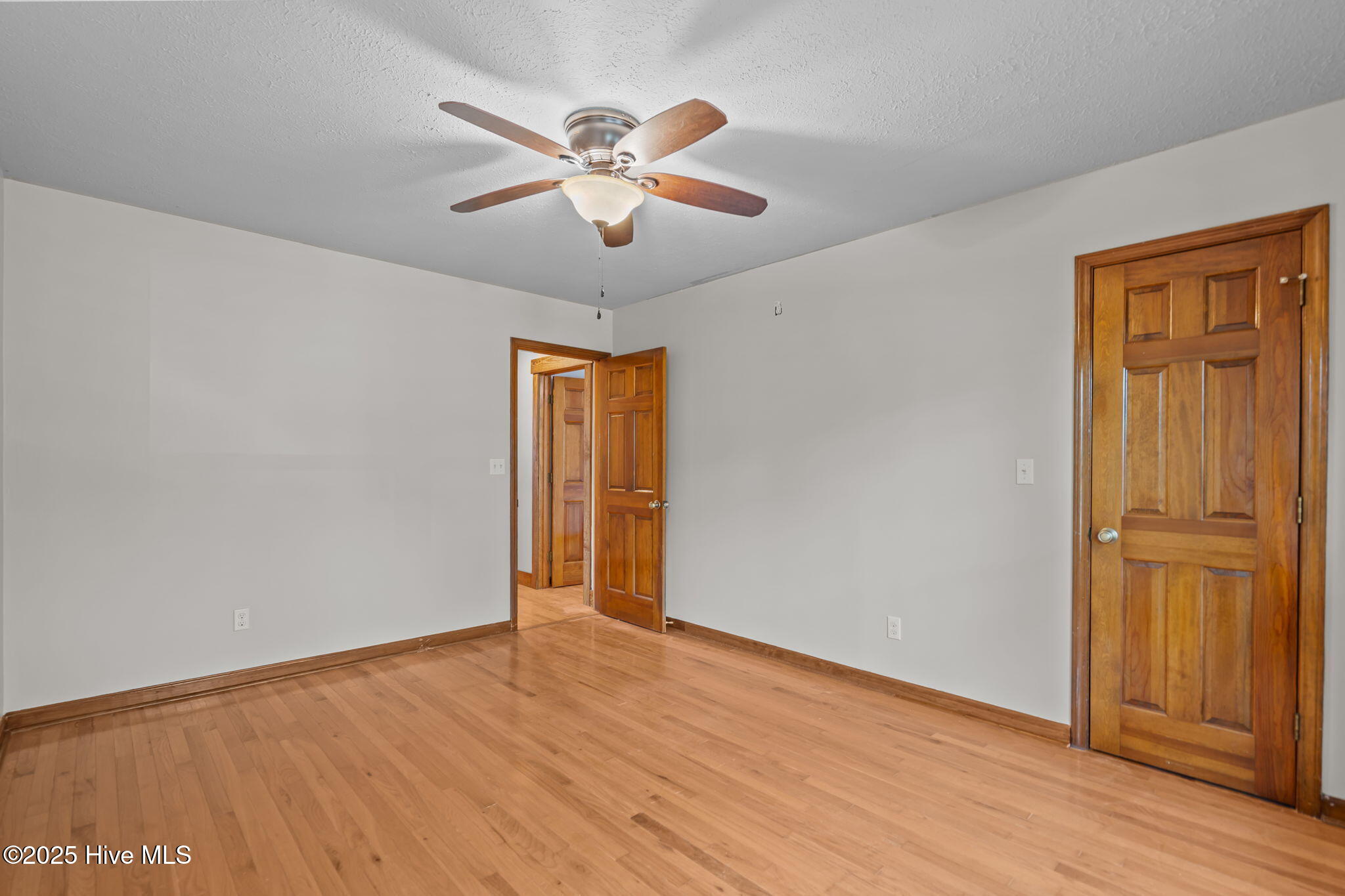 100536455 | Photo 32