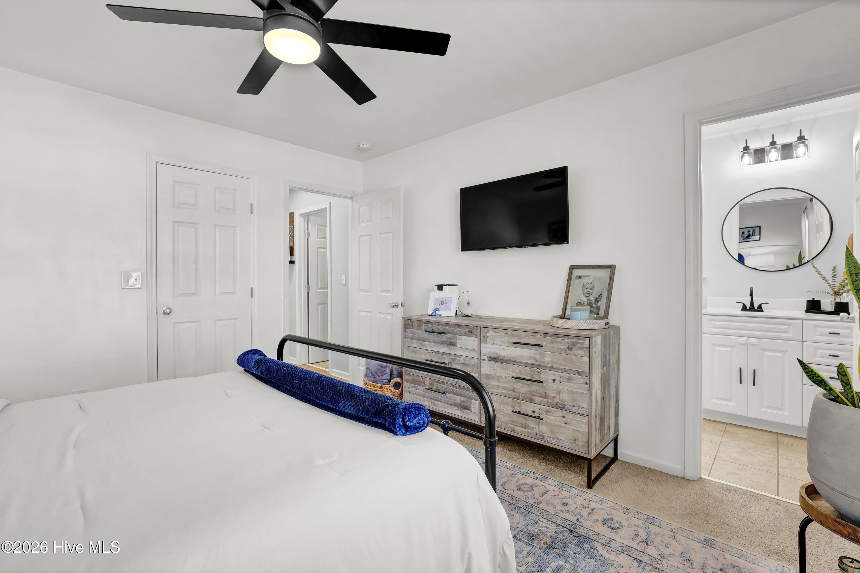 100561513 | Photo 14