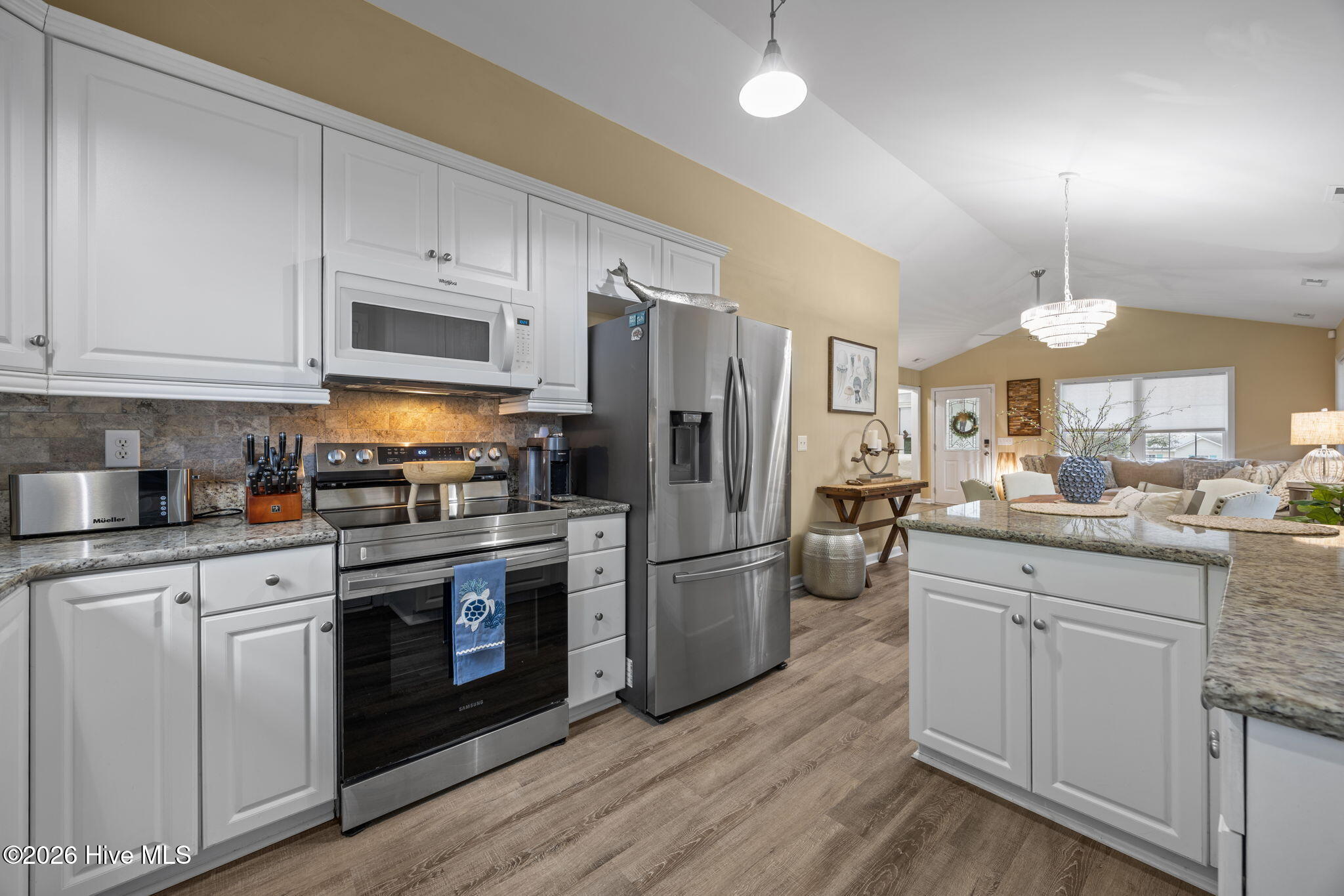 100553265 | Photo 17