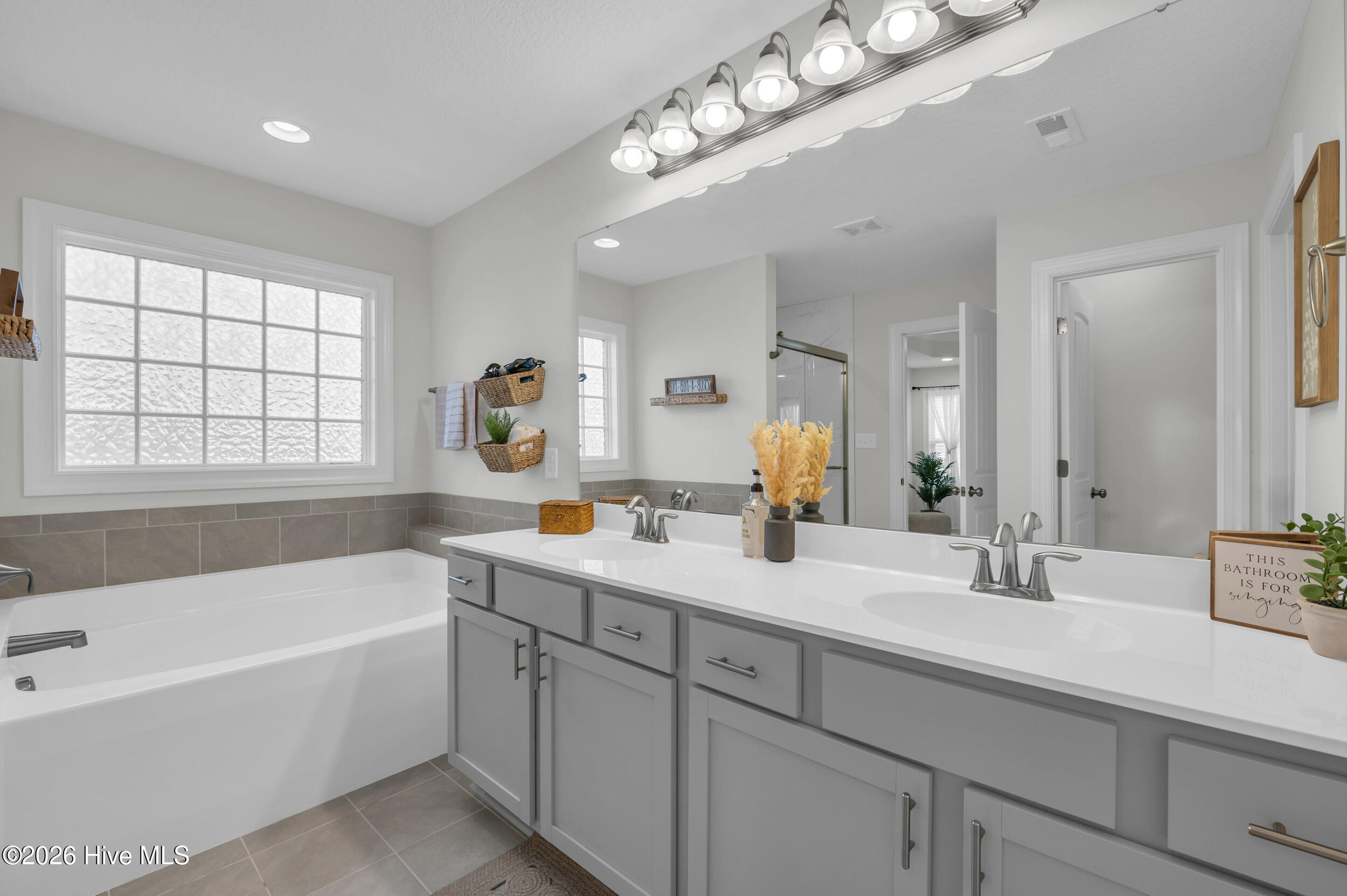 100547257 | Photo 27