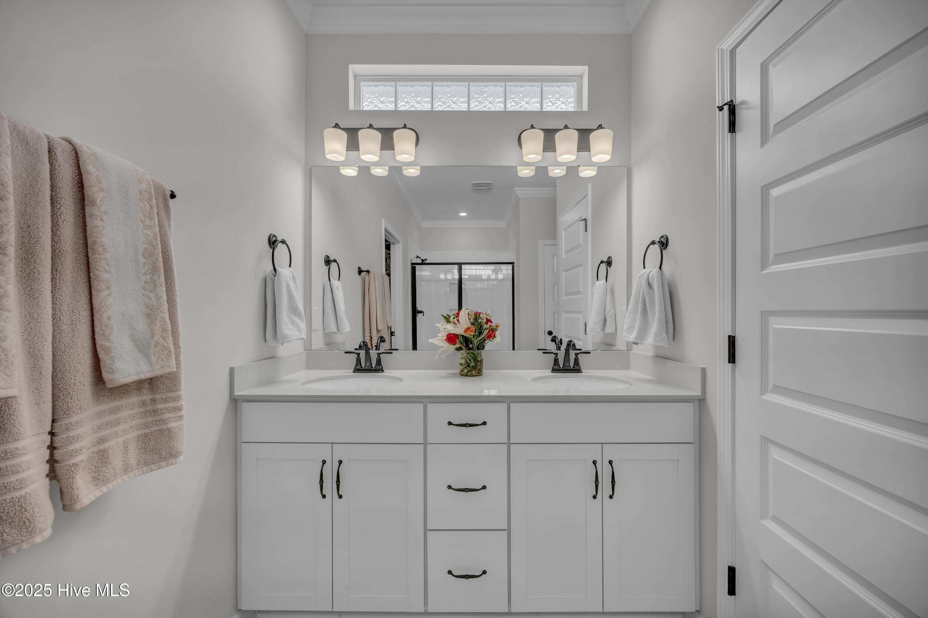 100532723 | Photo 14