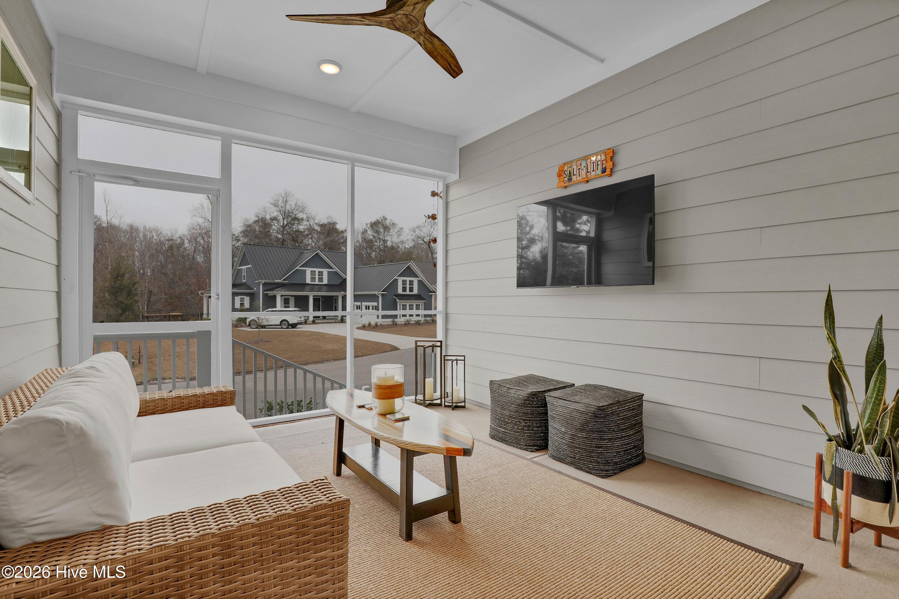 100565669 | Photo 21