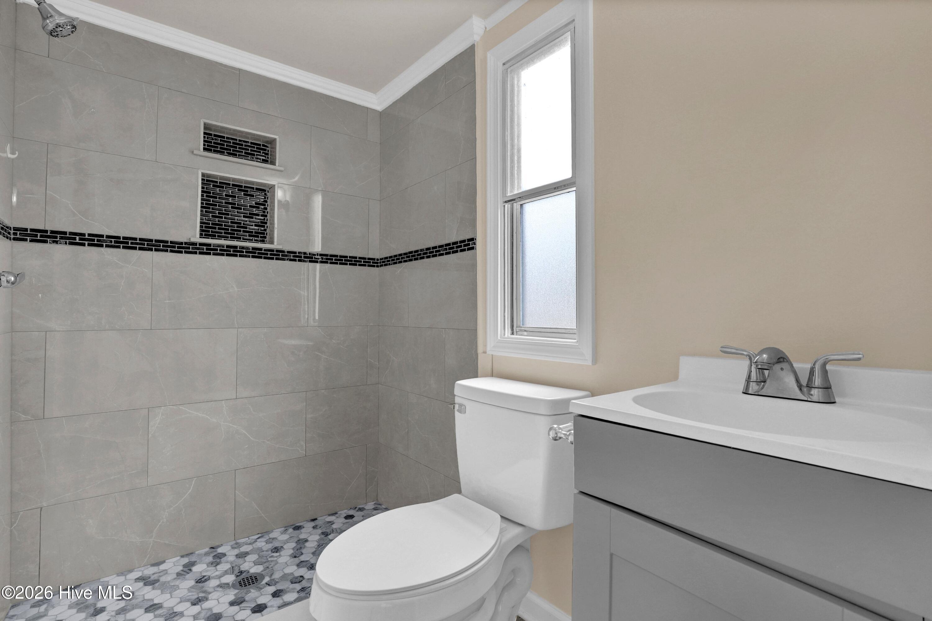 100557223 | Photo 13