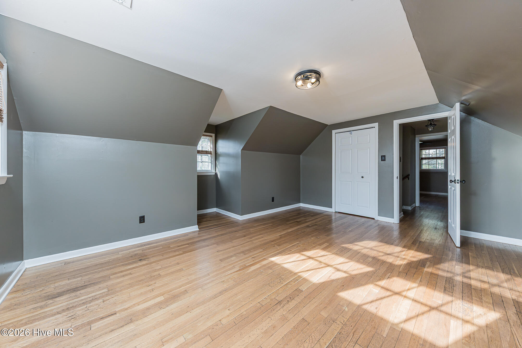 100563981 | Photo 31