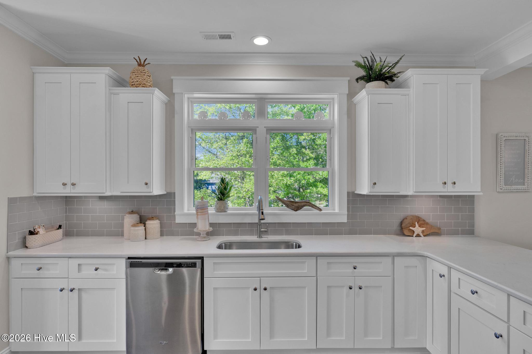 100569220 | Photo 12