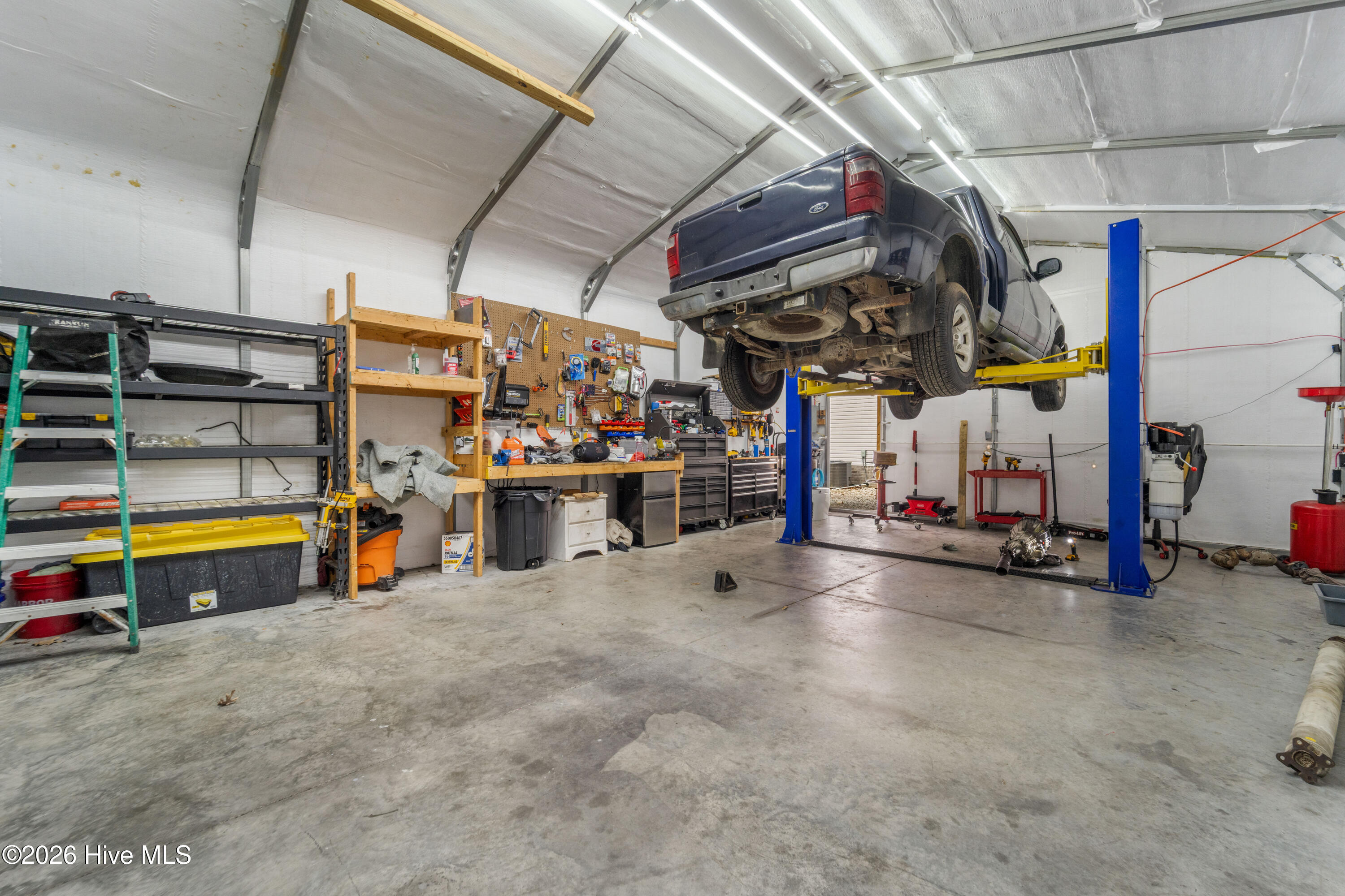 100547365 | Photo 37