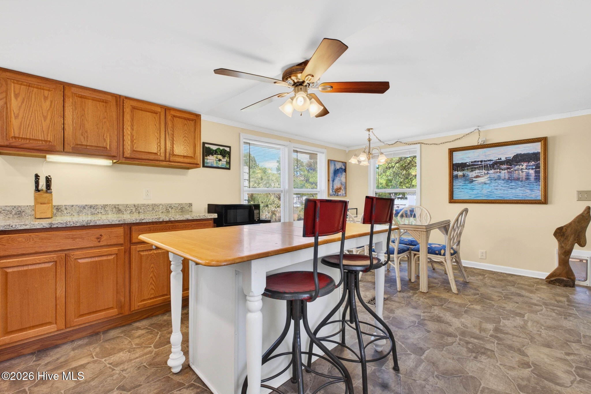 100567850 | Photo 14