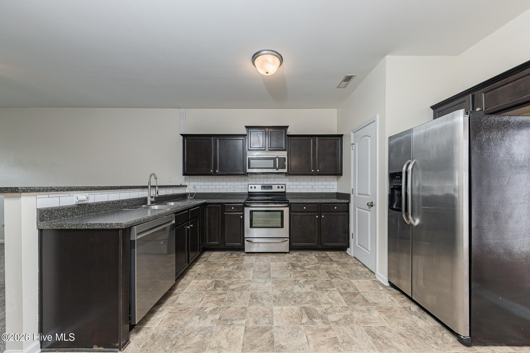 100562651 | Photo 16