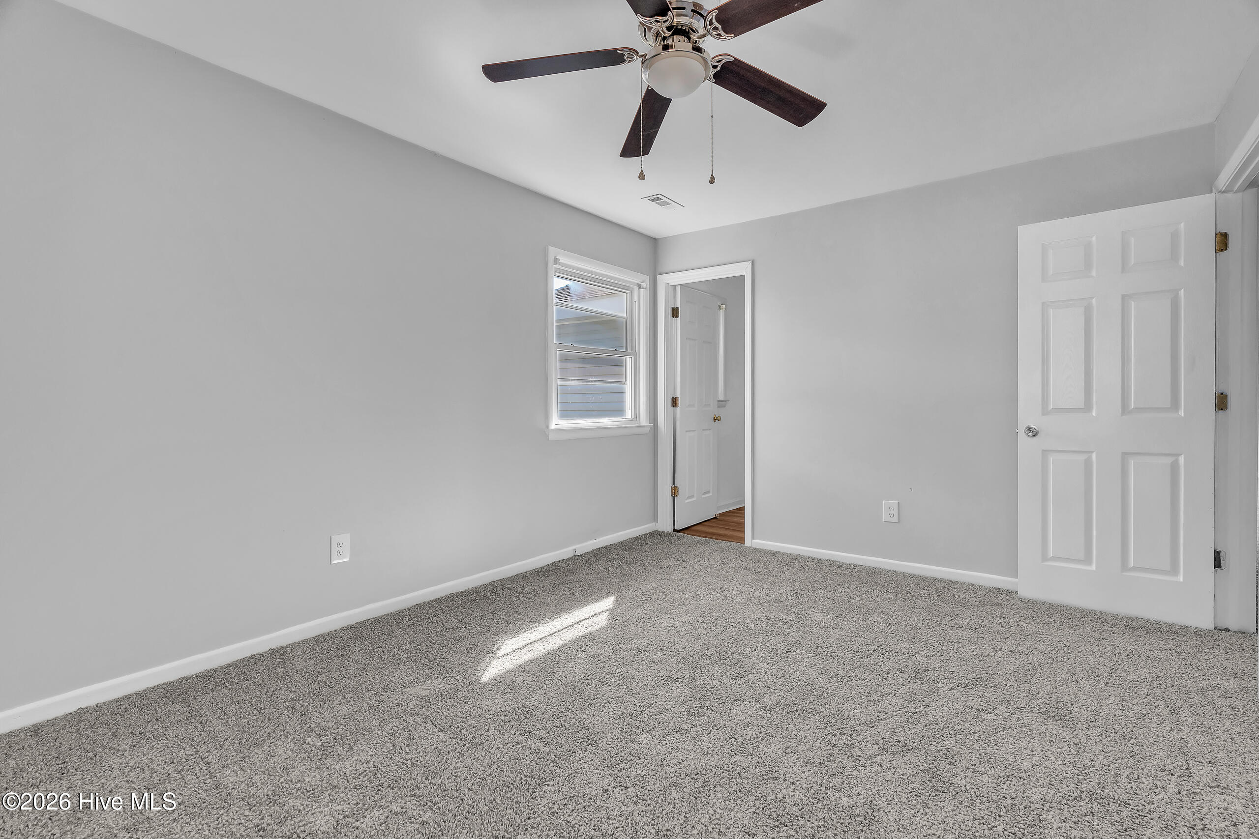 100561824 | Photo 19