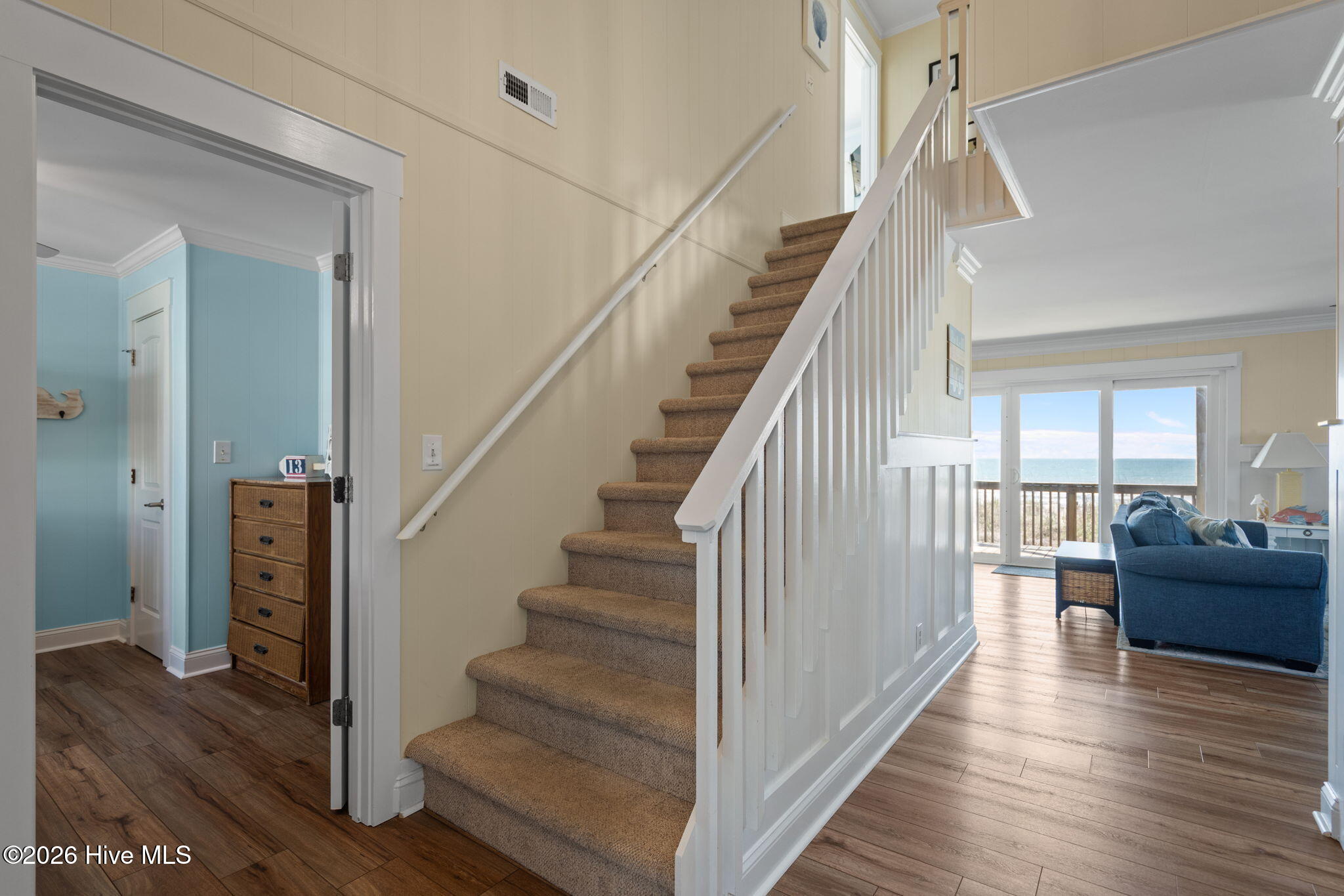 100568045 | Photo 21