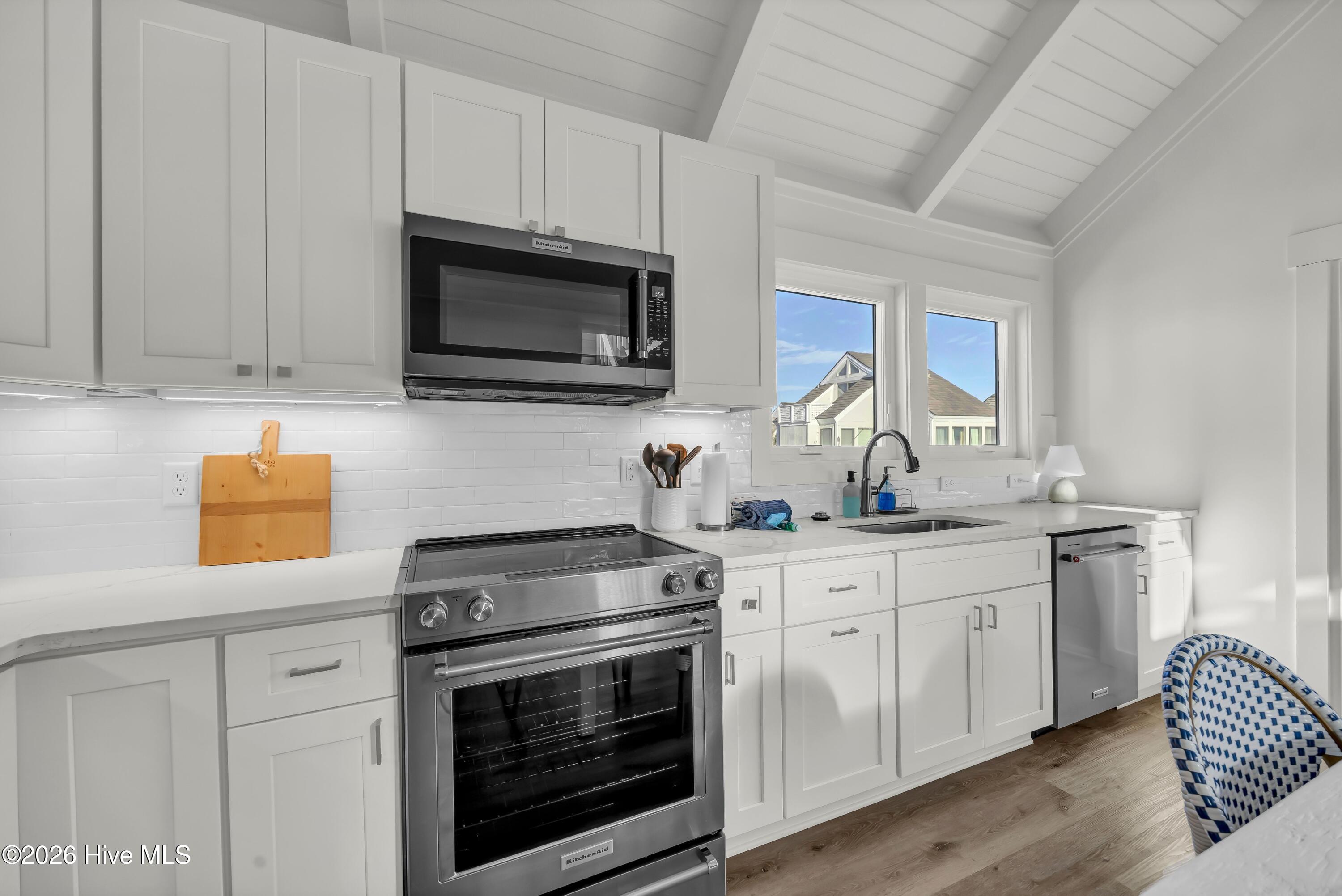 100554666 | Photo 11