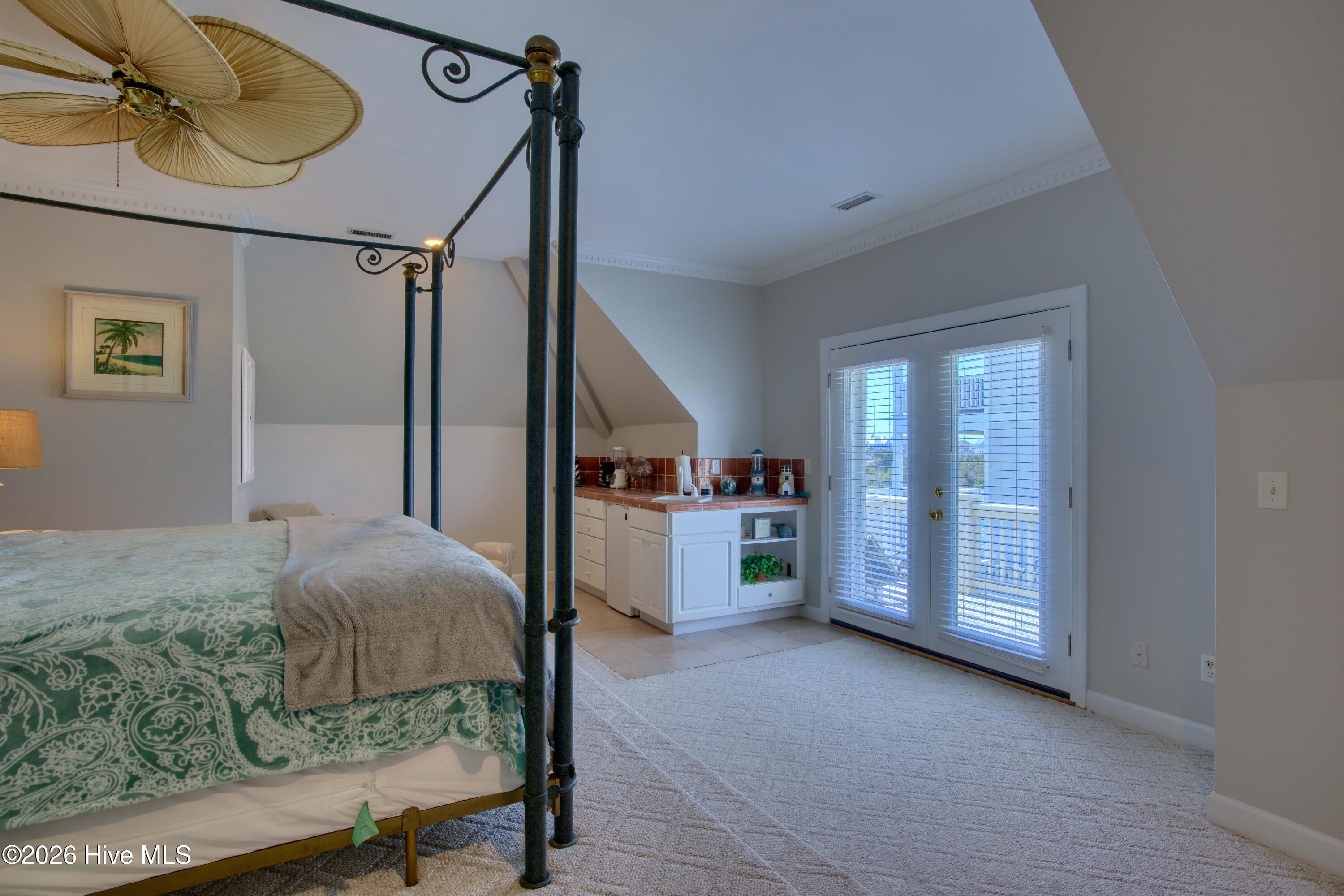 100558828 | Photo 16