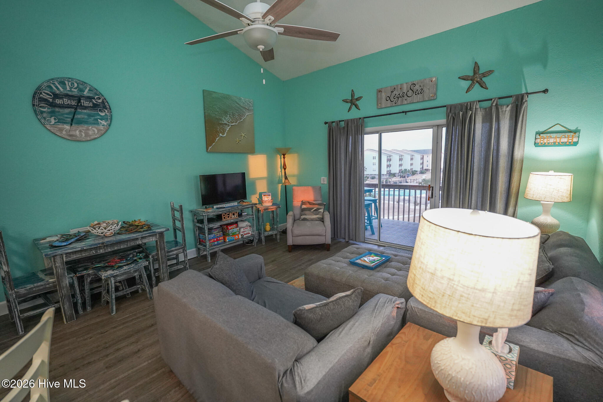 100548076 | Photo 19