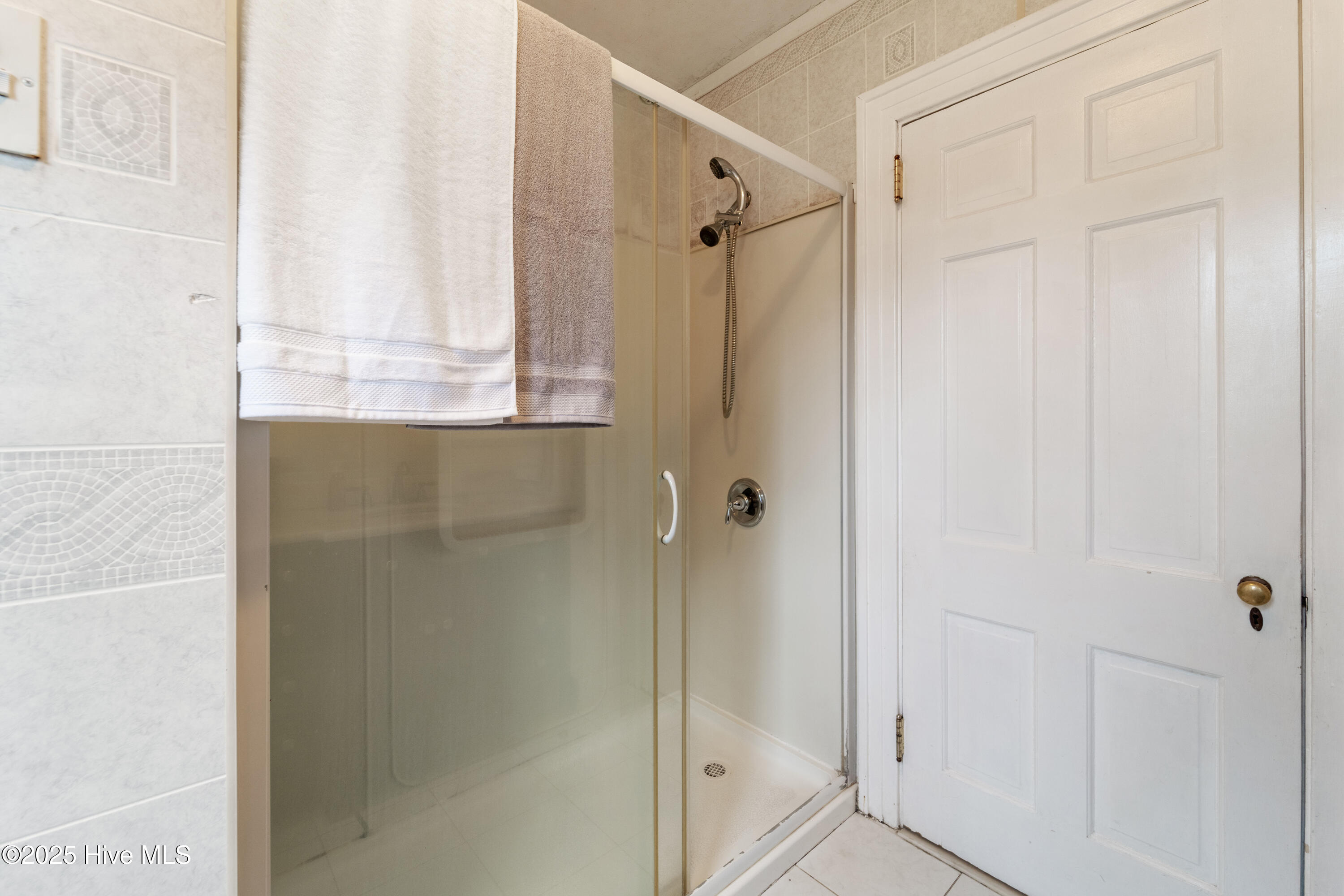 100544156 | Photo 38