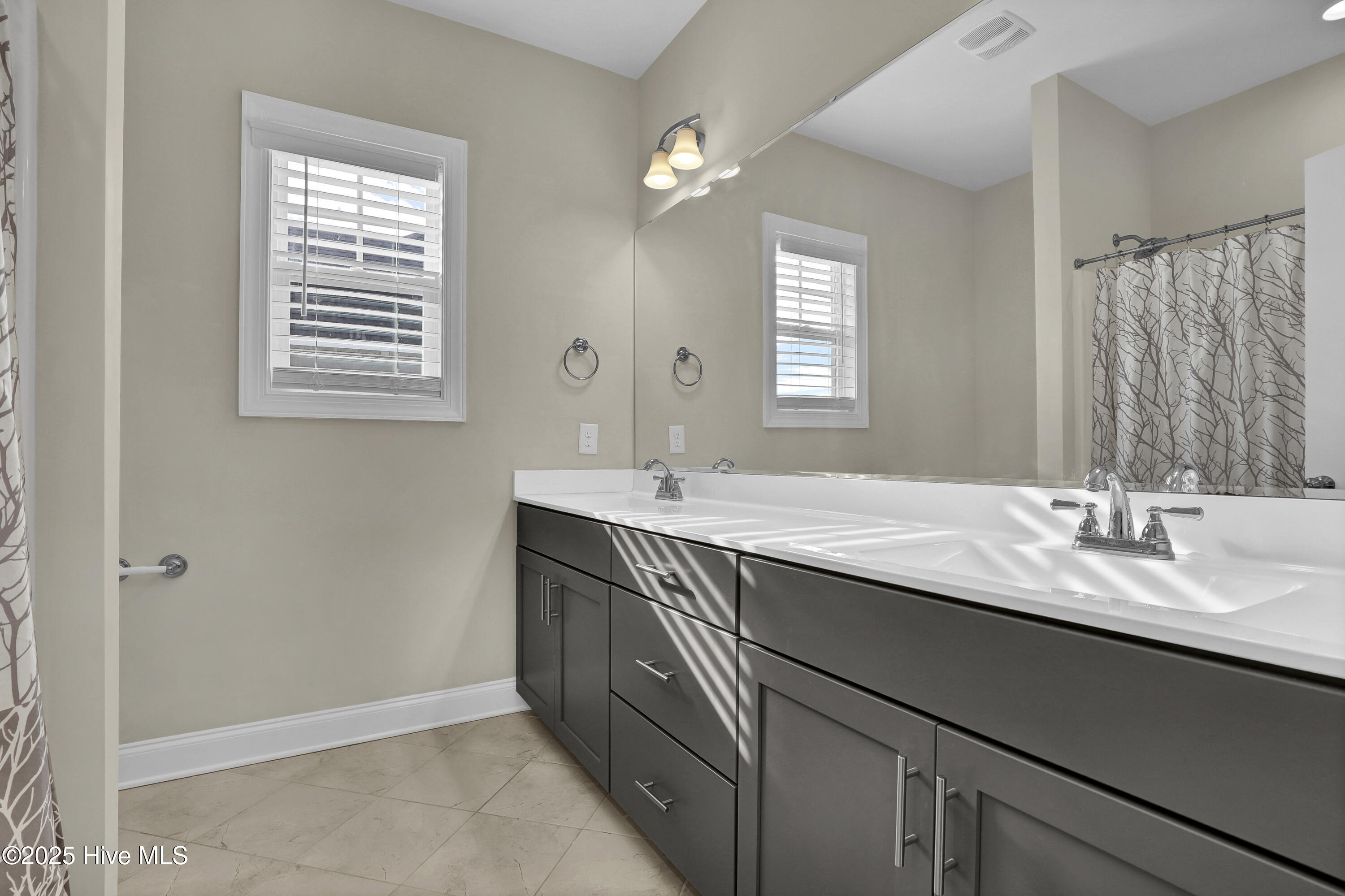 100545755 | Photo 45