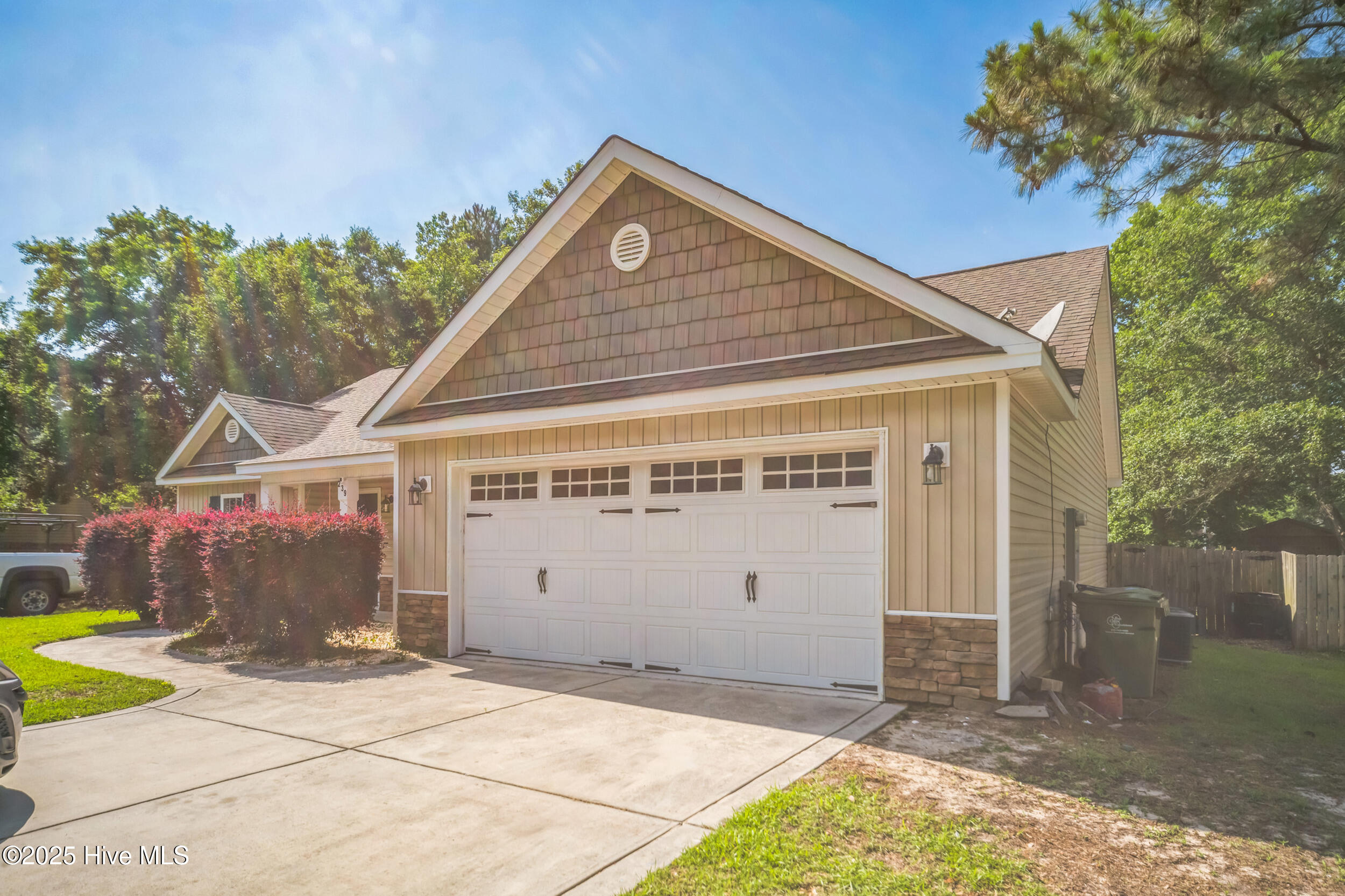 100517815 | Photo 36