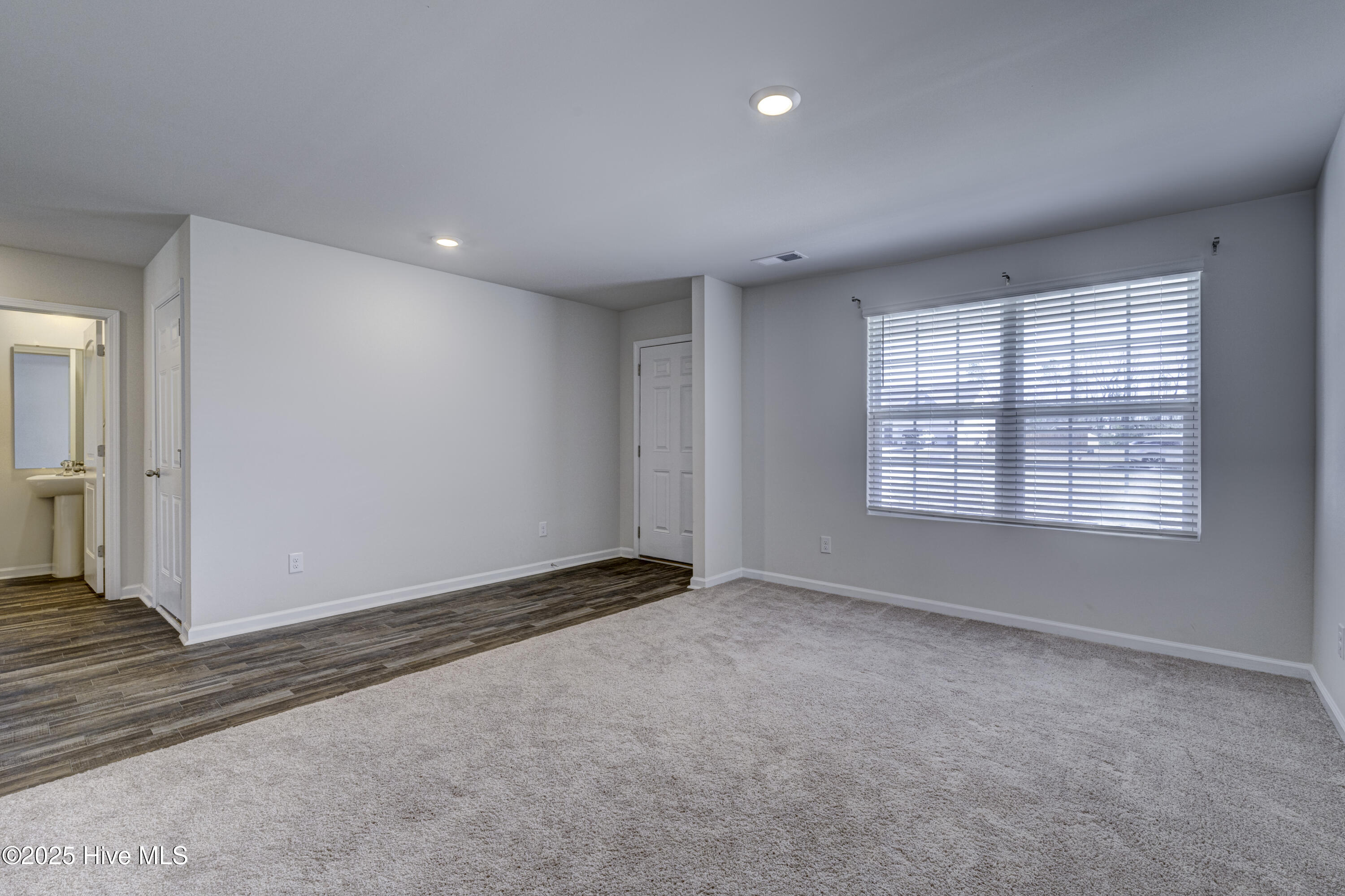 100528230 | Photo 11