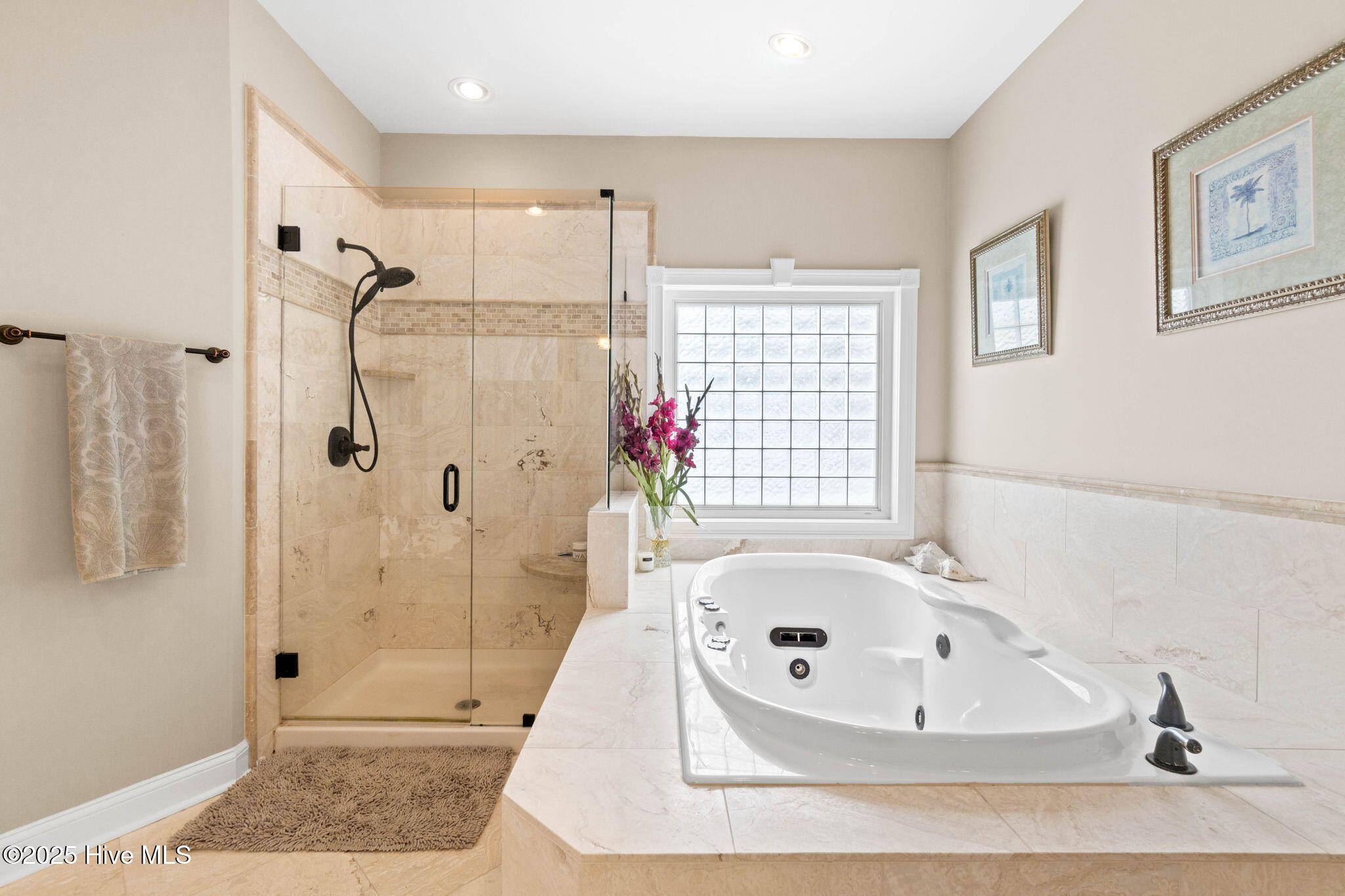 100543695 | Photo 50