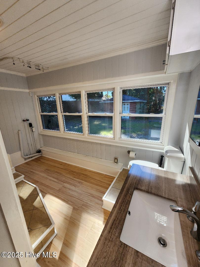 100540372 | Photo 33