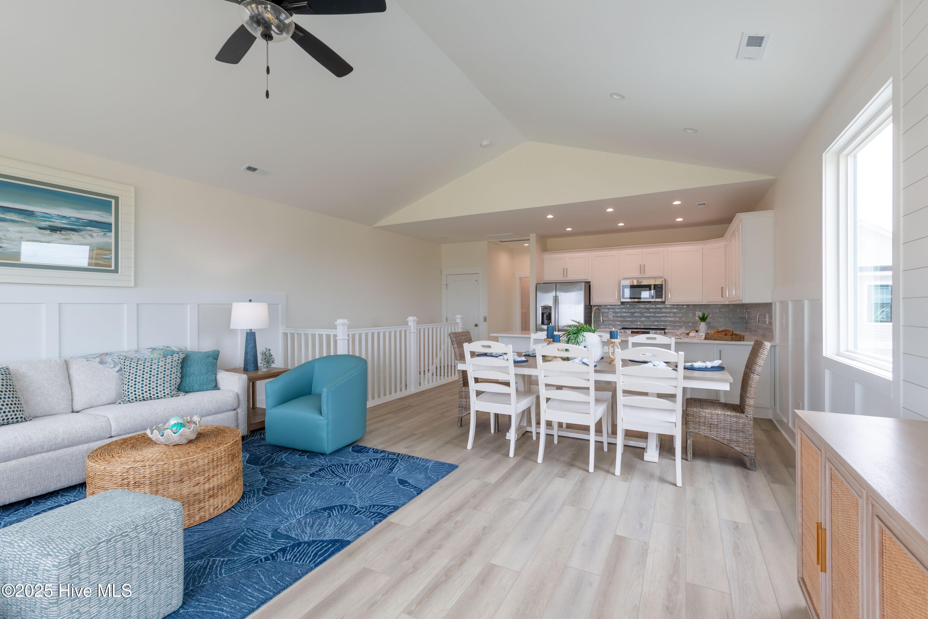 100545924 | Photo 14