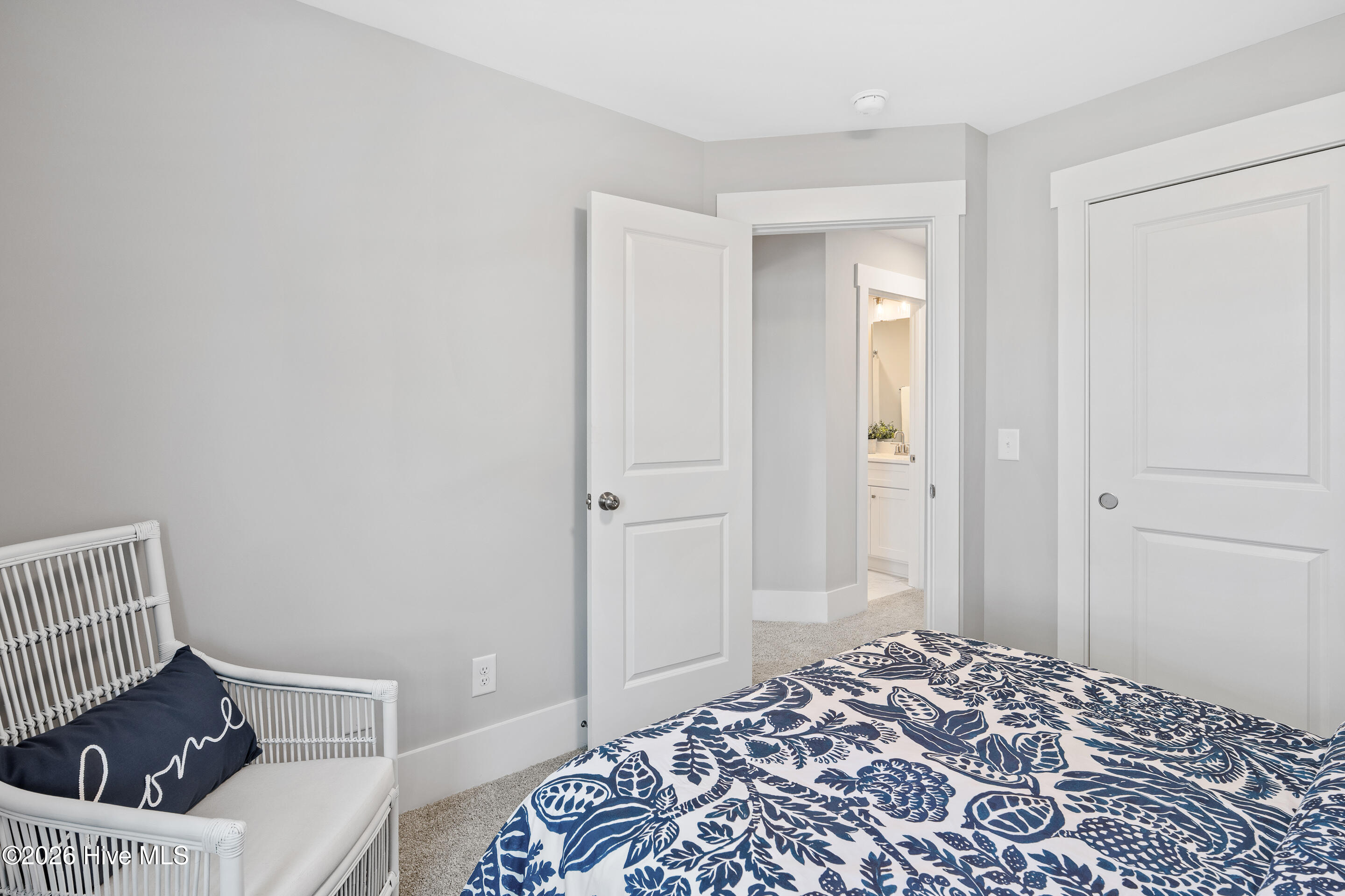 100559001 | Photo 32