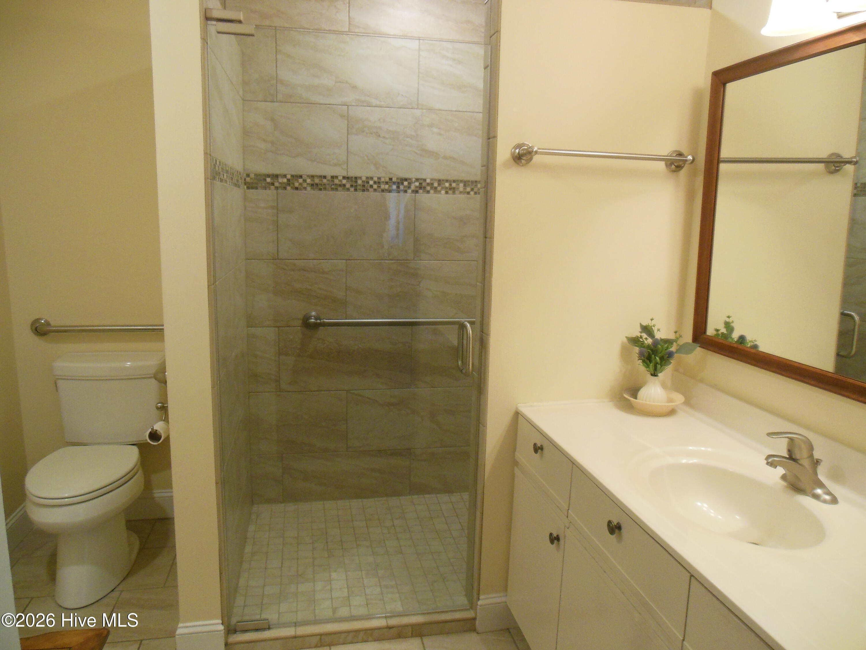 100559878 | Photo 16