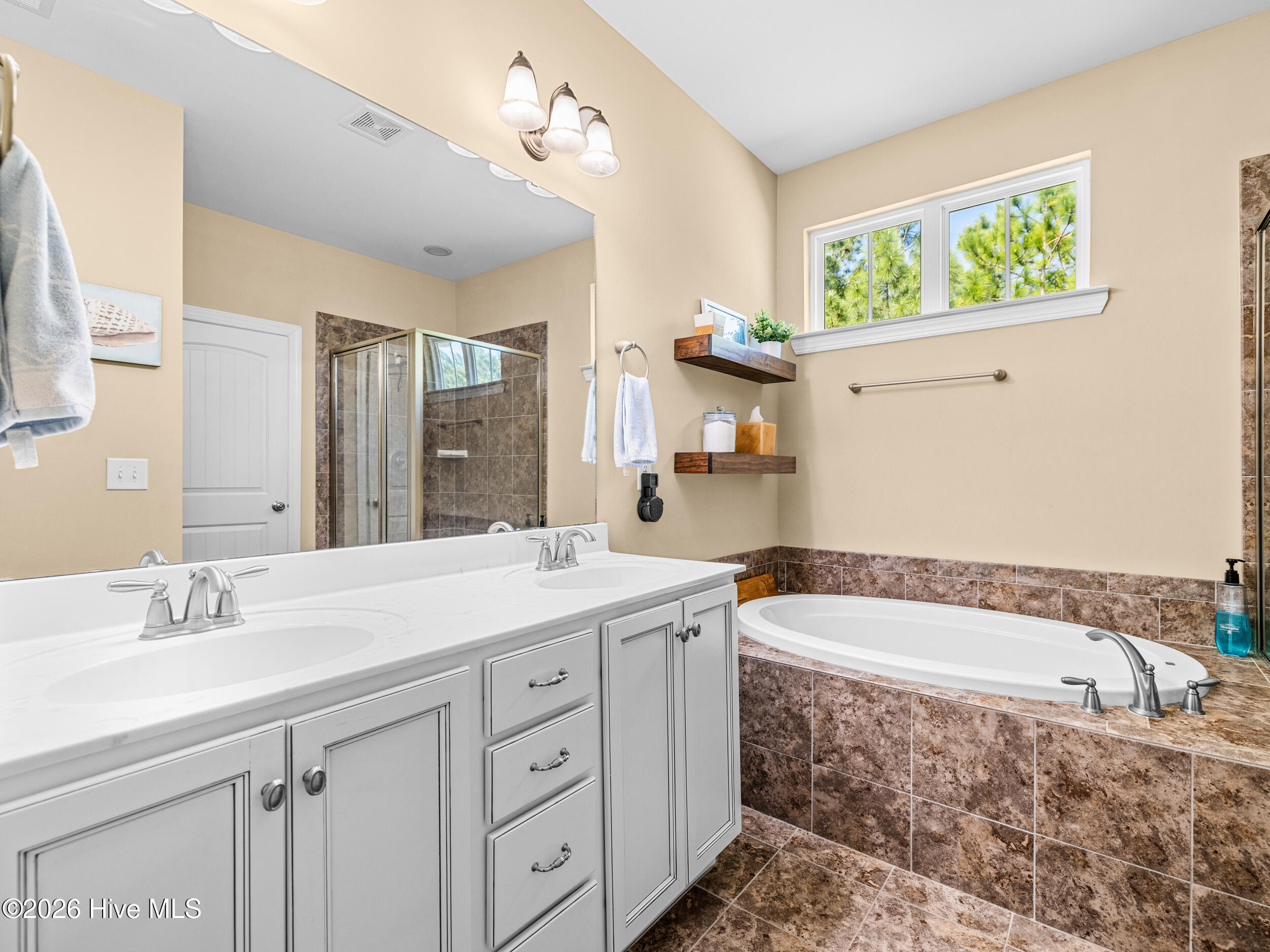 100562428 | Photo 43