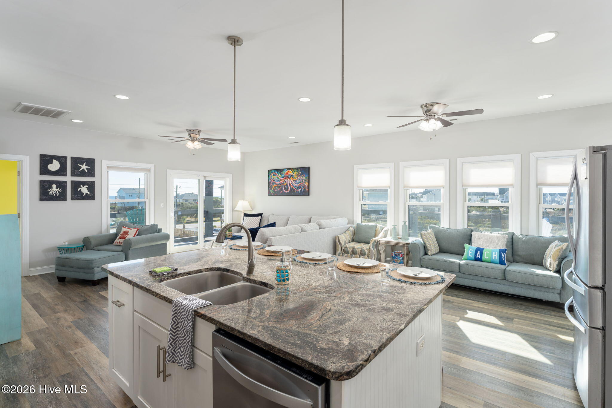 100560160 | Photo 18