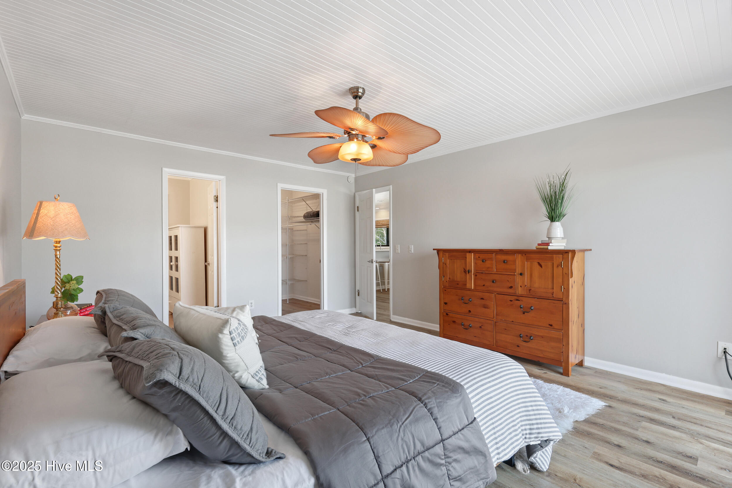 100559717 | Photo 30