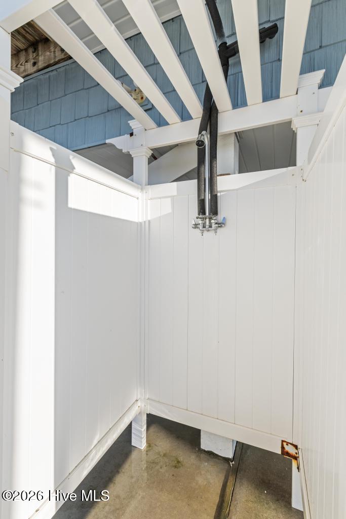 100559201 | Photo 51