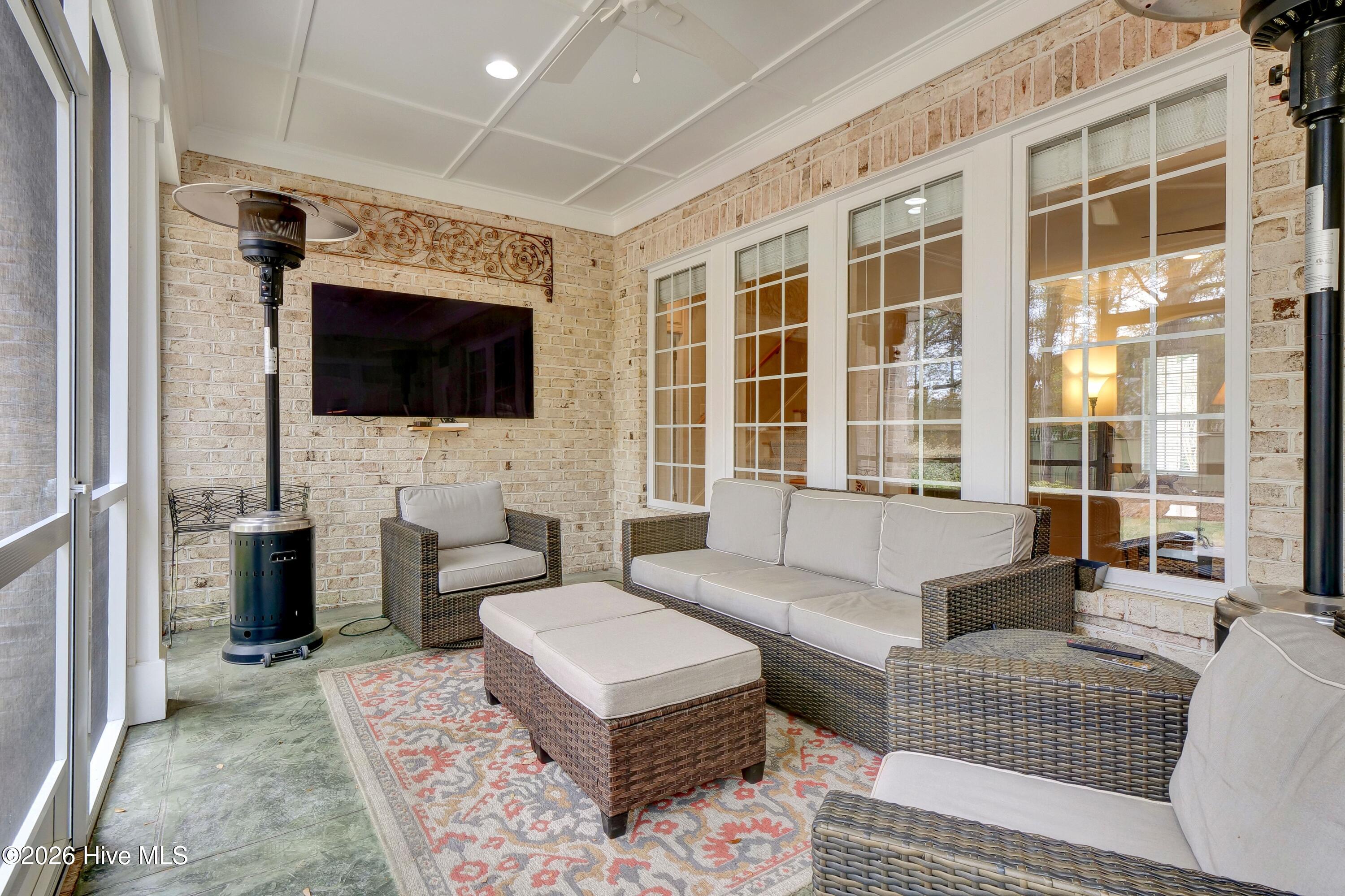 100563212 | Photo 34