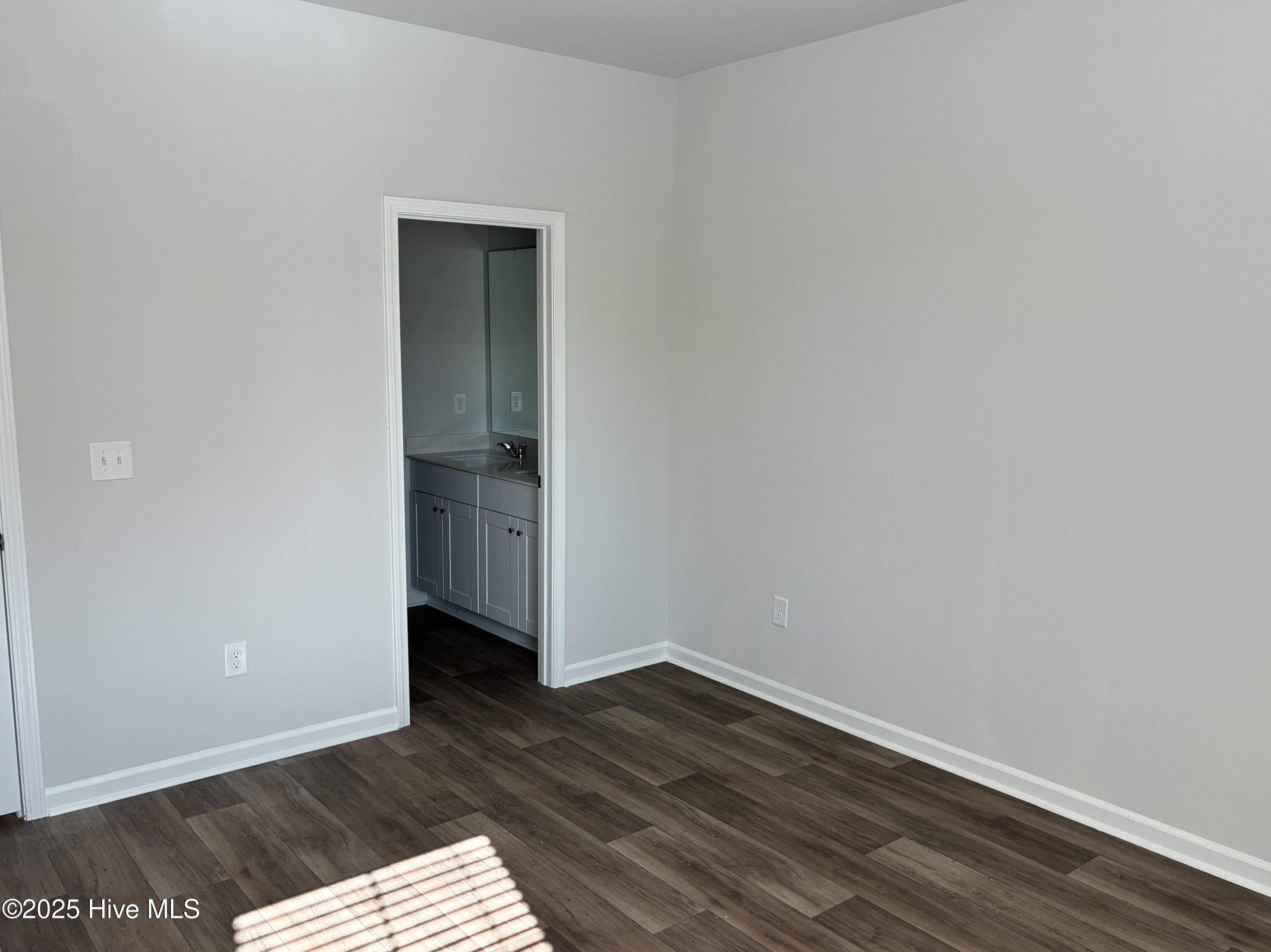 100545572 | Photo 14