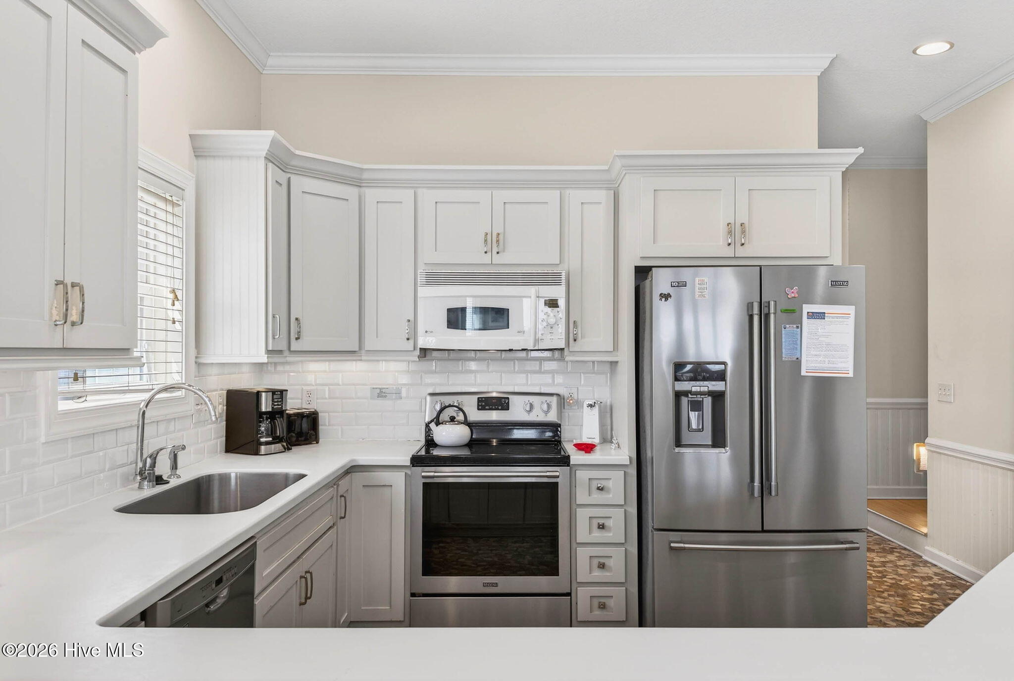 100563244 | Photo 69