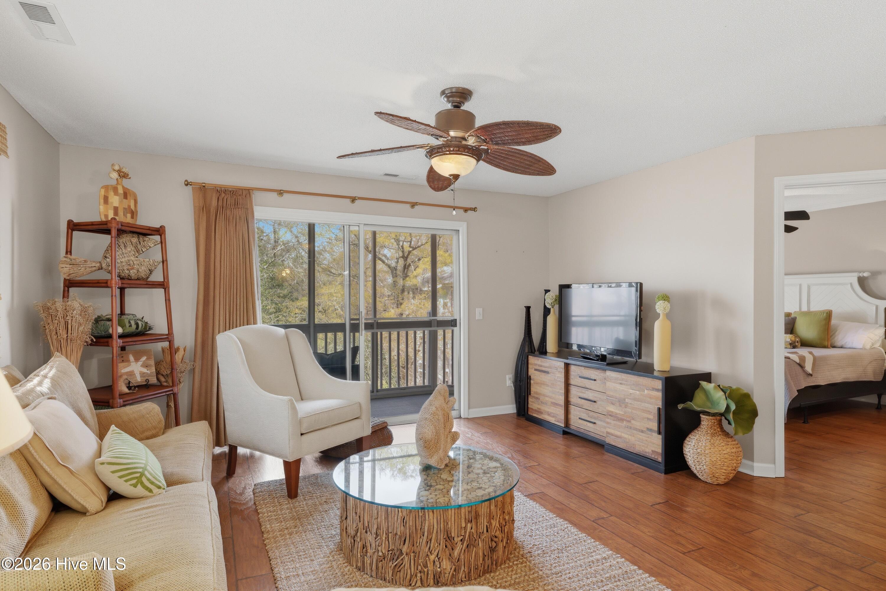 100561608 | Photo 10