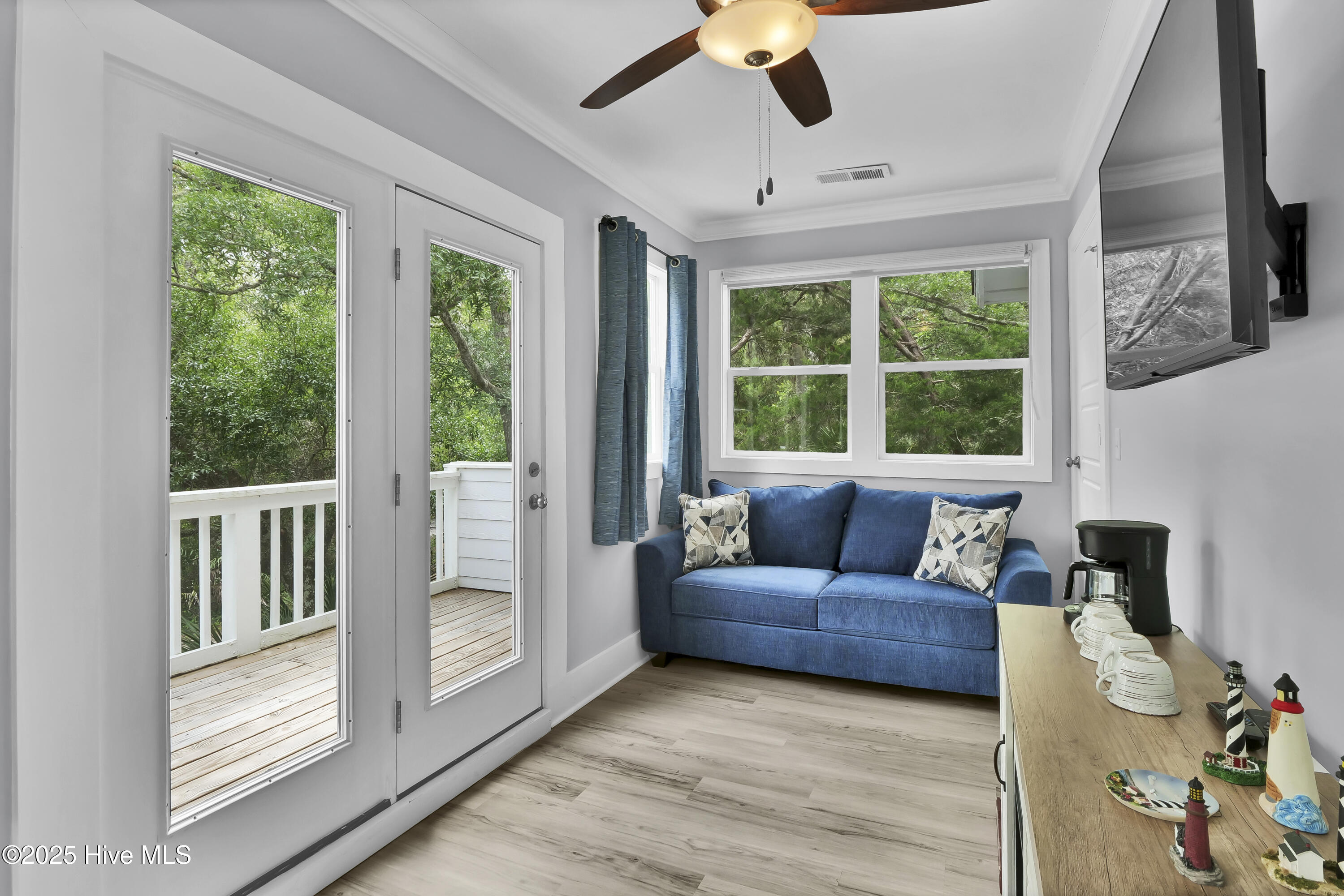 100542067 | Photo 35