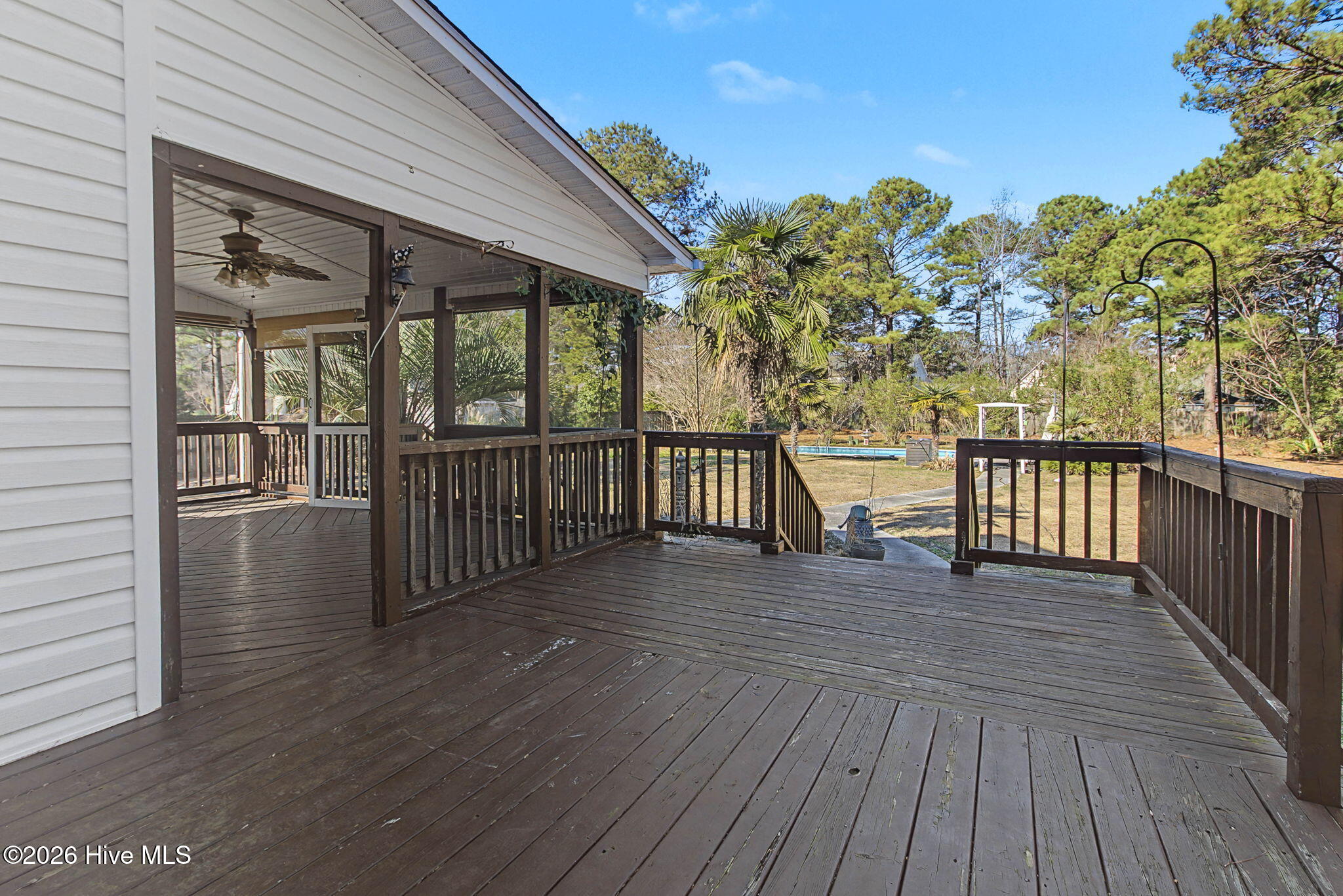 100547779 | Photo 40