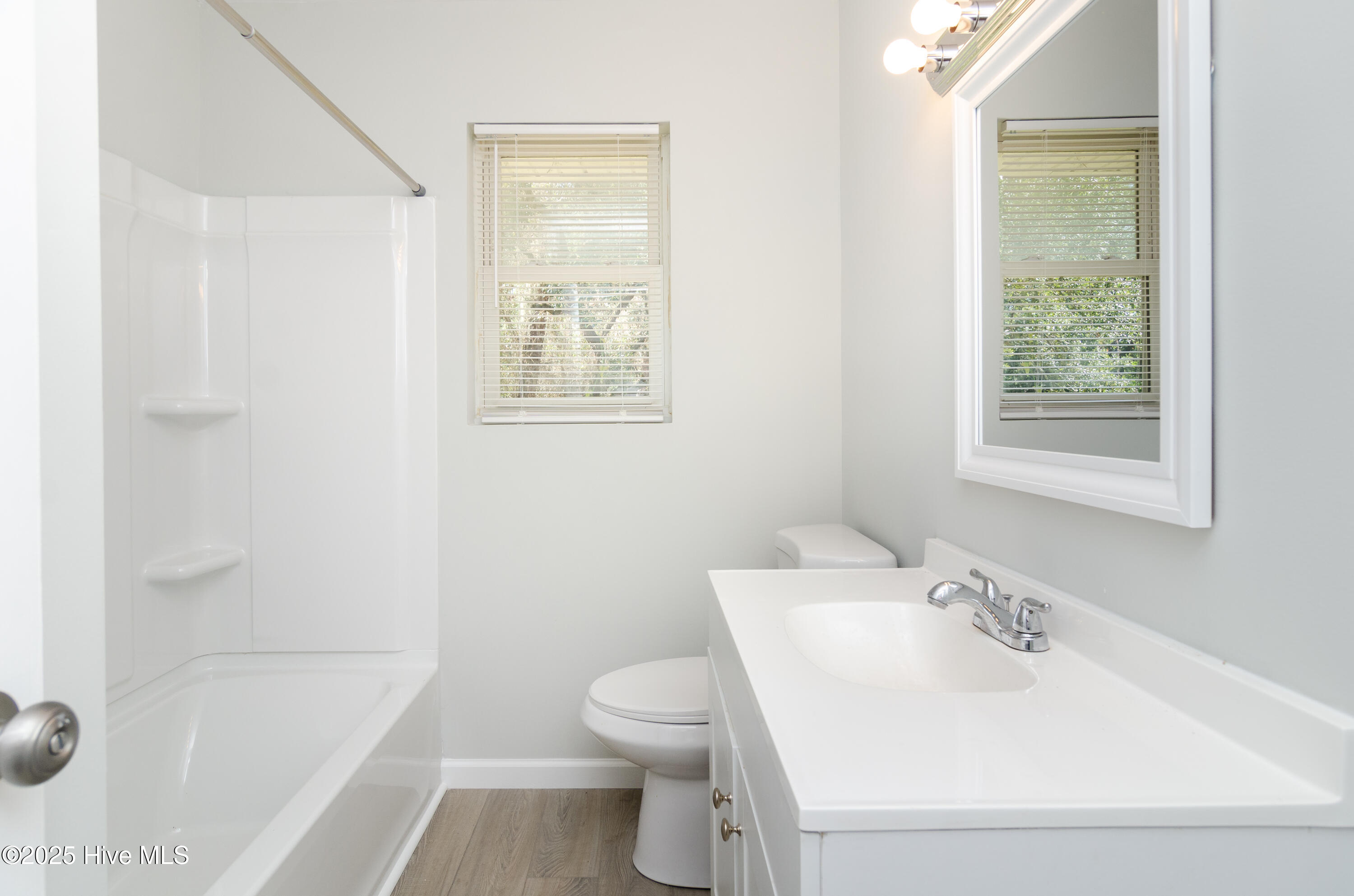 100537439 | Photo 14