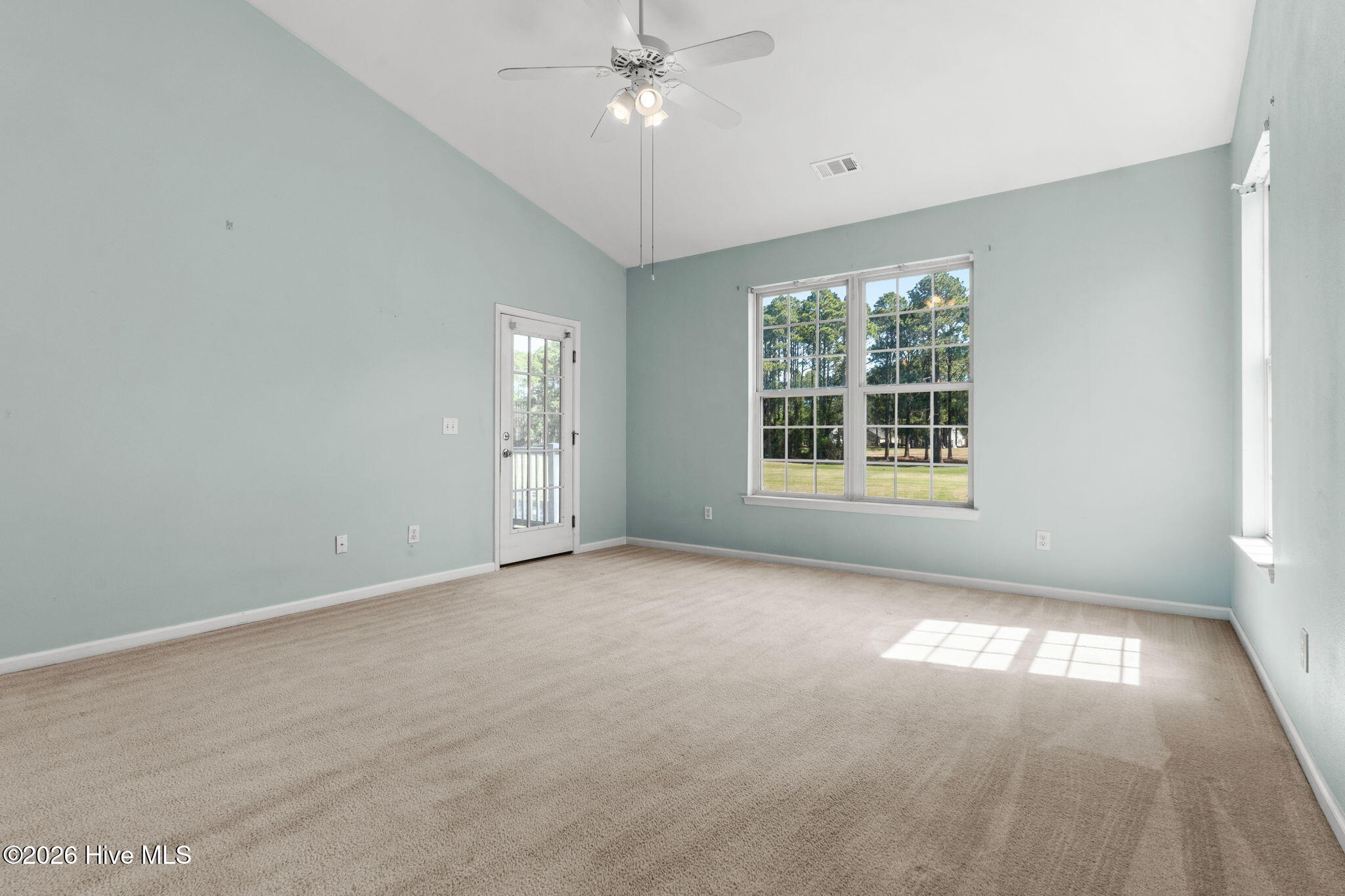 100569221 | Photo 13