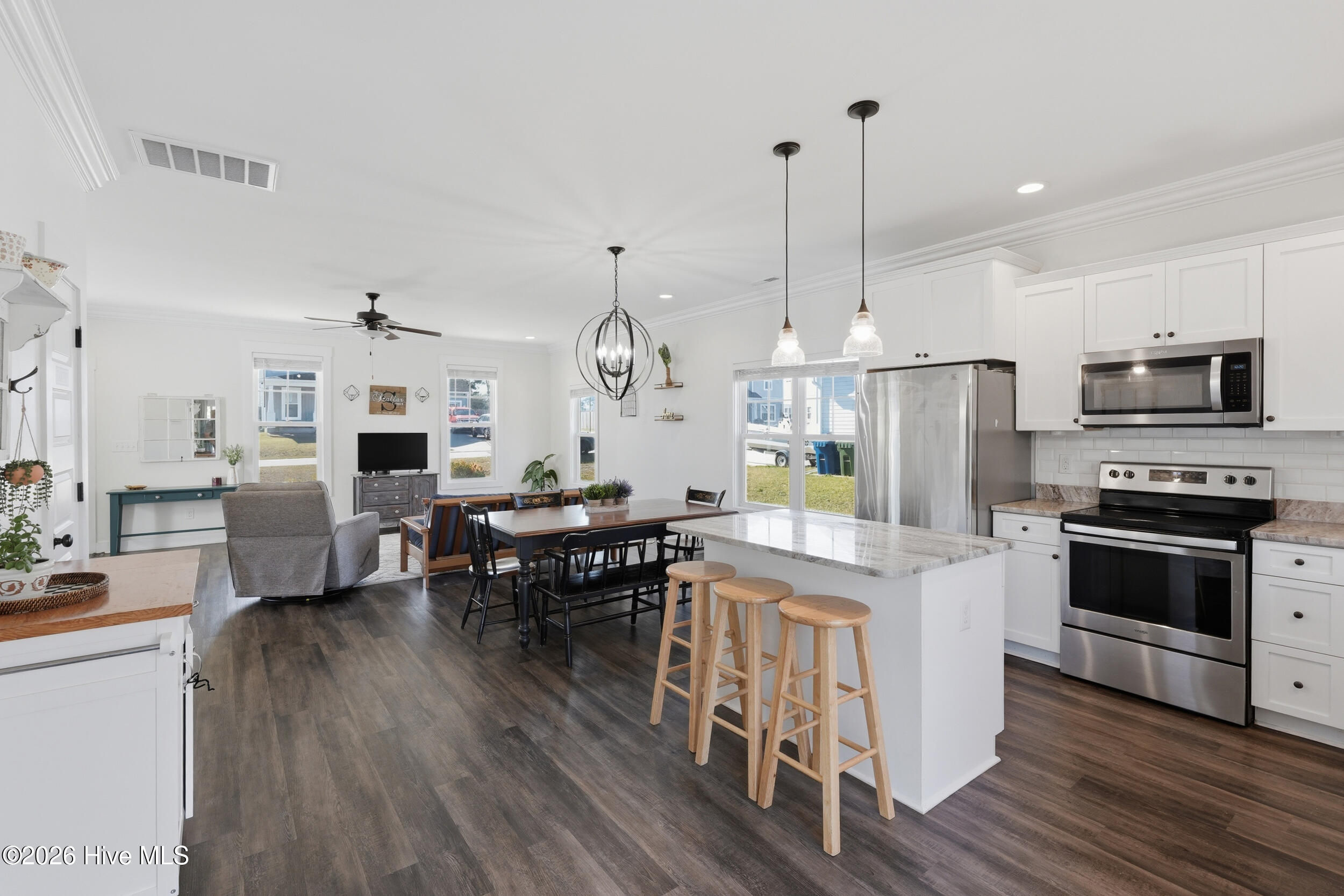 100562917 | Photo 15